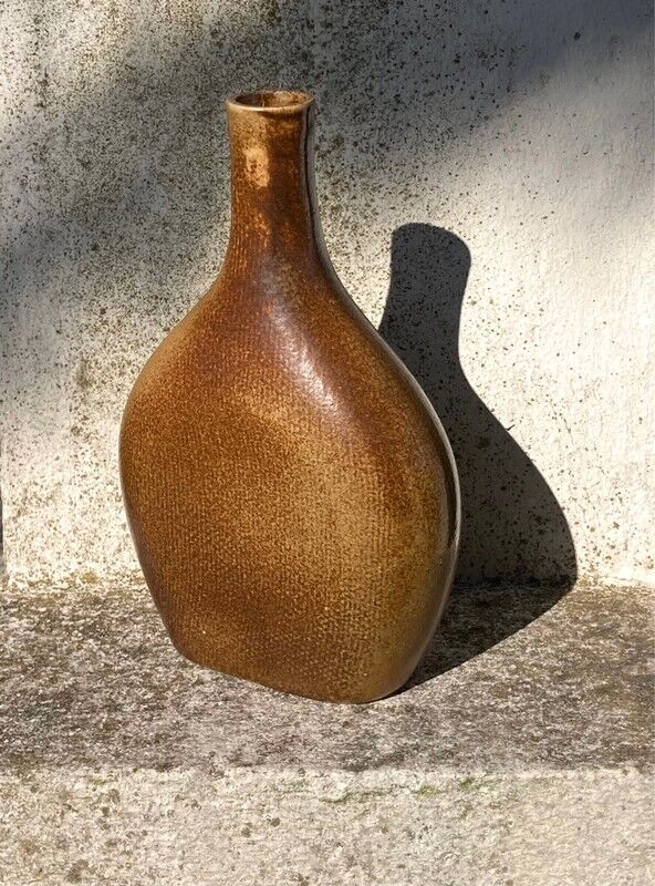 The ceramic vase