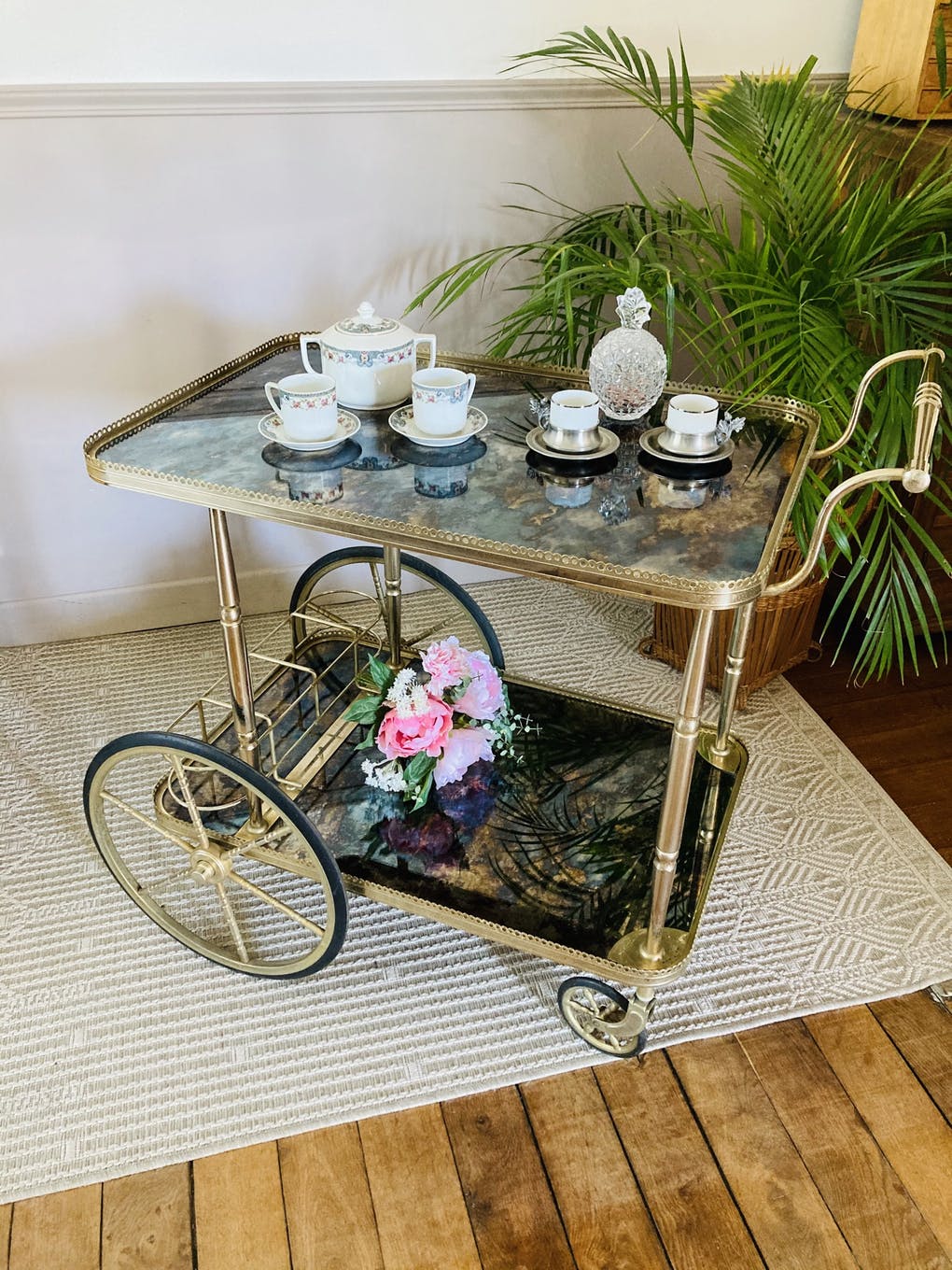 Serving table