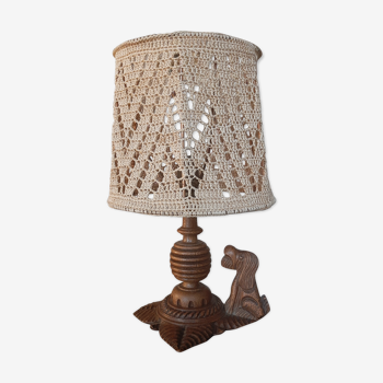 Lampe en bois sculpté