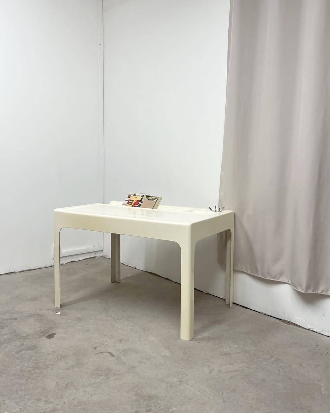 Bureau Ozoo blanc, Marc Berthier, 1968