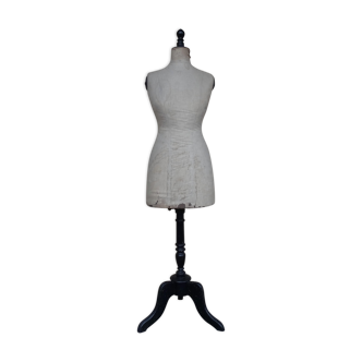 Former female sewing model t42