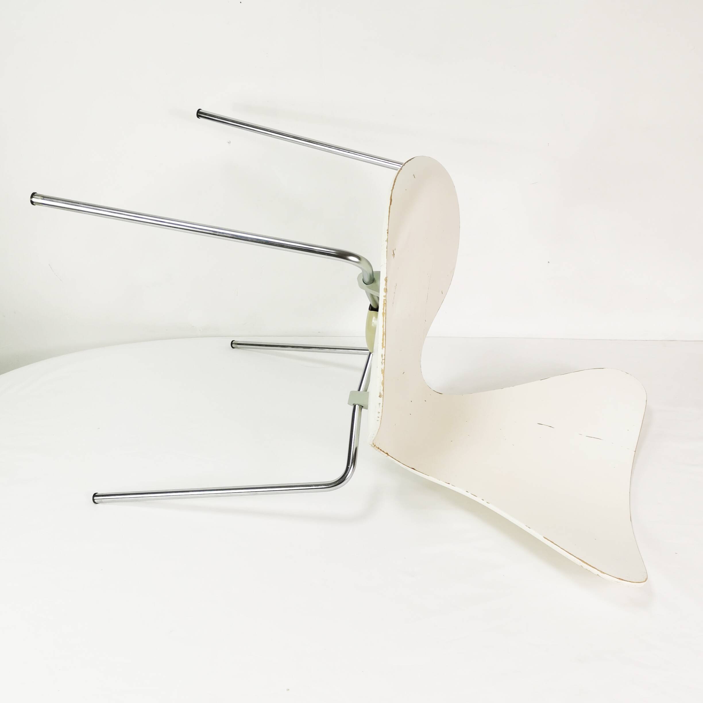 Designer chair, butterfly model 3107, Fritz Hansen, designed by A. Jacobsen