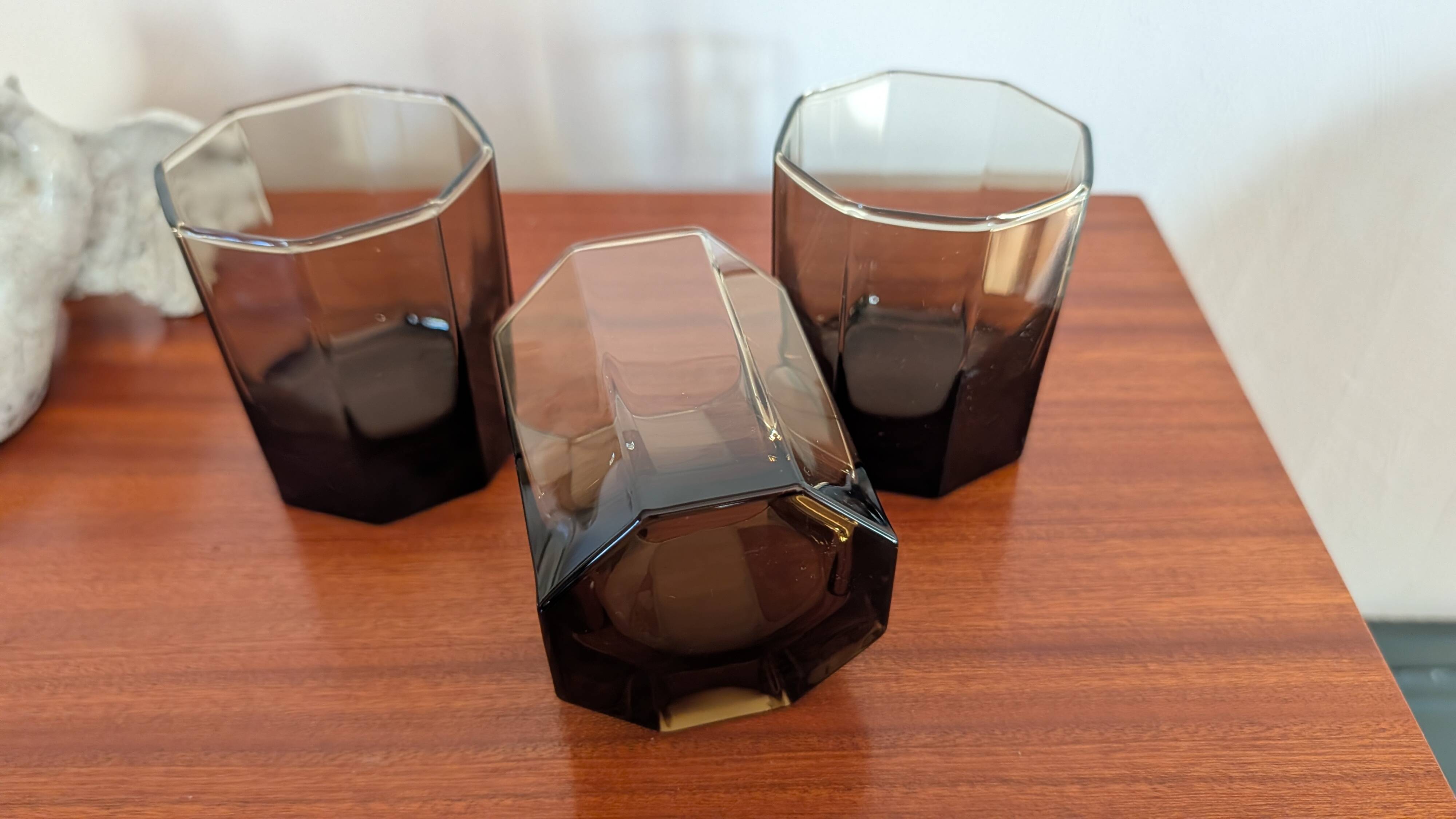 Set of three hexagonal smoked glass glasses – 1970s