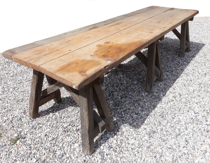 Workshop table with tray on trestles