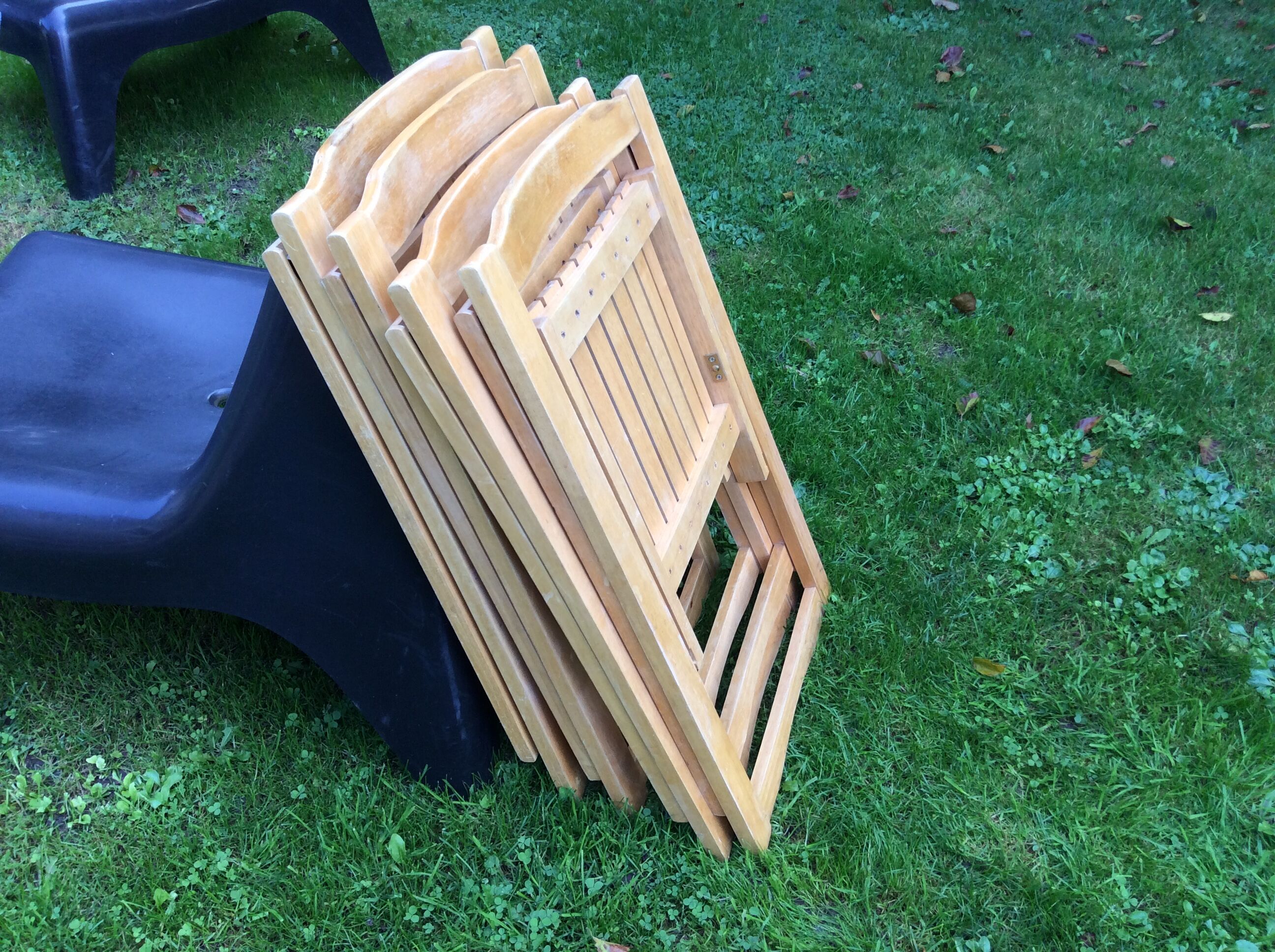 Series of 4 folding chairs