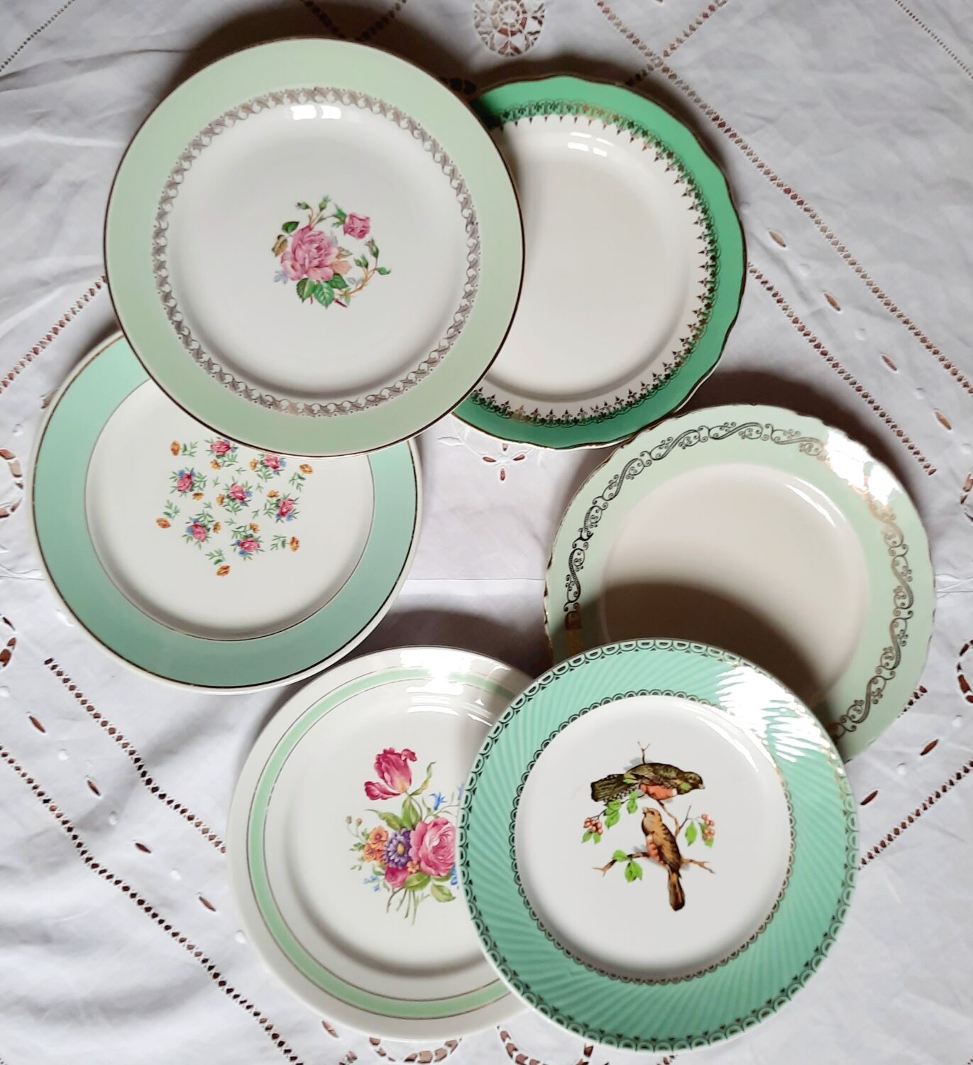 Flat earthenware plates