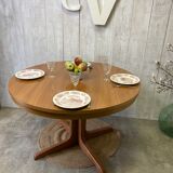 Vintage extendable round table