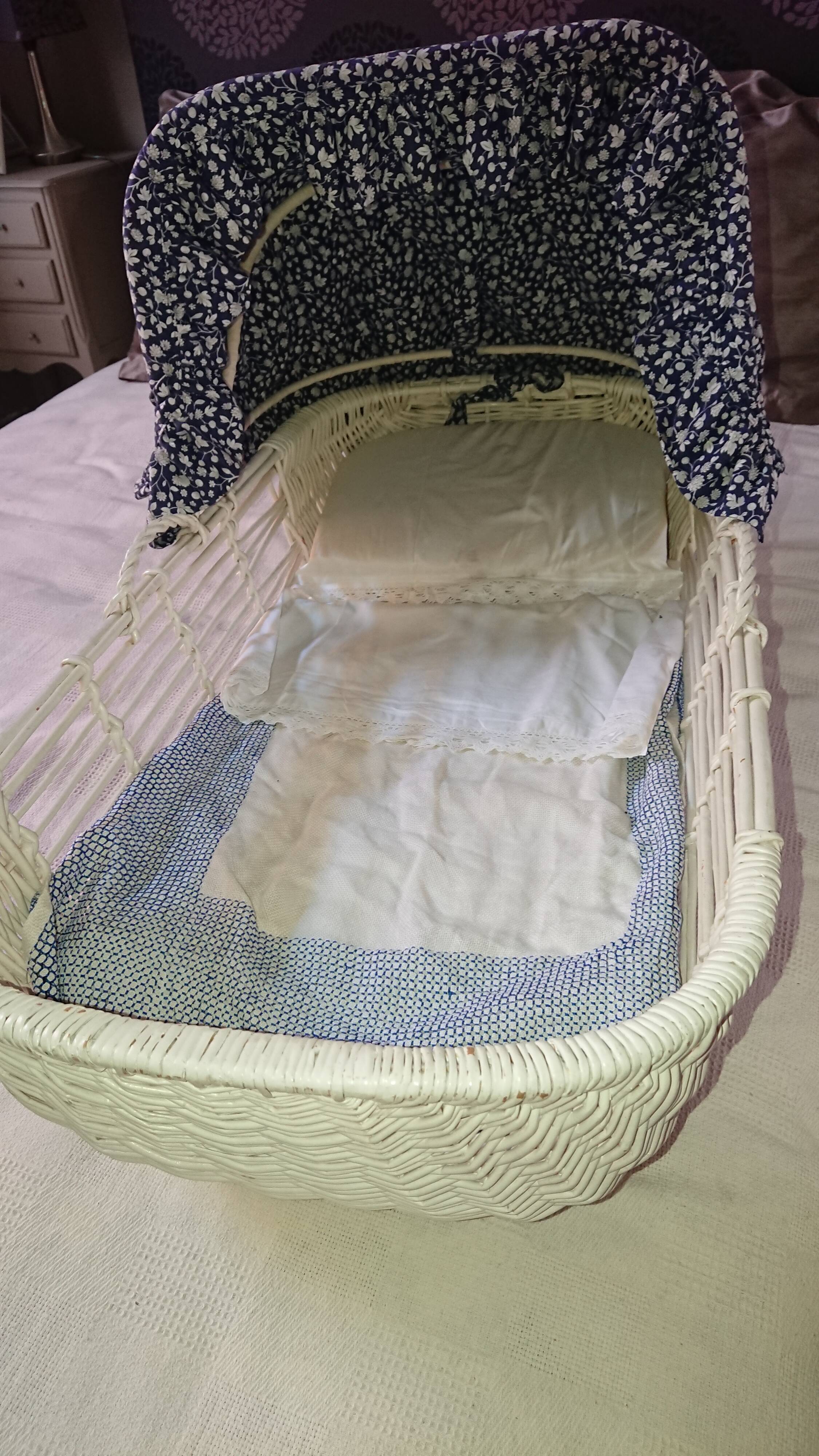 White rattan baby bed bassinet France 70's