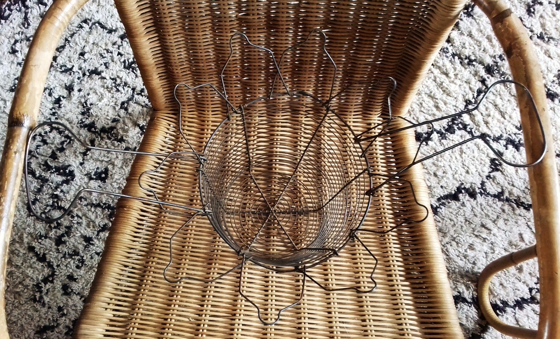 Salad basket opening star metal wire two handles