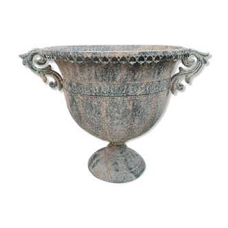 Medicid iron vase