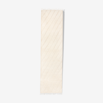 Tapis berbère beni ouarain ecru de couloir avec bandes en relief 303 x 78 cm