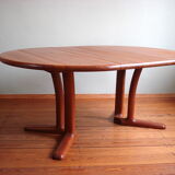 Table à manger massive en teck par Dyrlund, années 1970