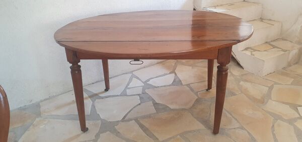 Table ovale en merisier