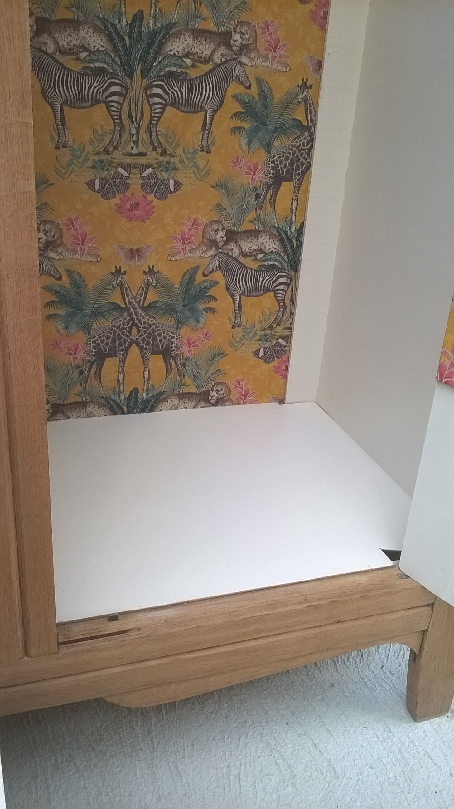 Parisian hotel wardrobe year 50