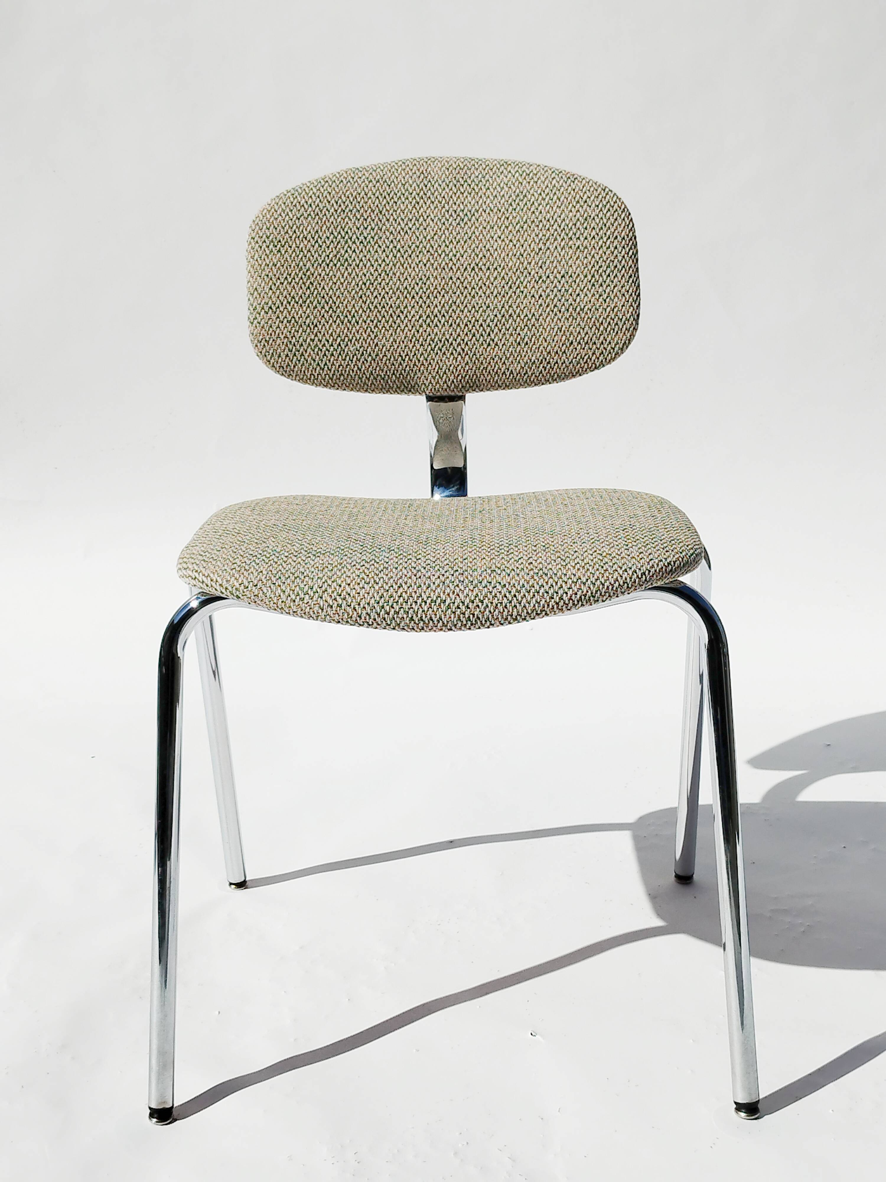Chaises chrome design Français par Pierre Paulin