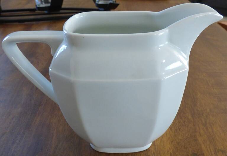 Pot à lait en porcelaine de Limgoes
