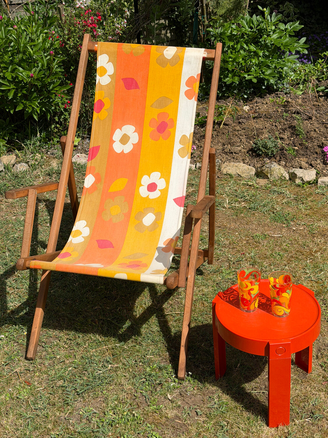 Vintage "Flower Power" Deckchair – 1970s Floral Fabric