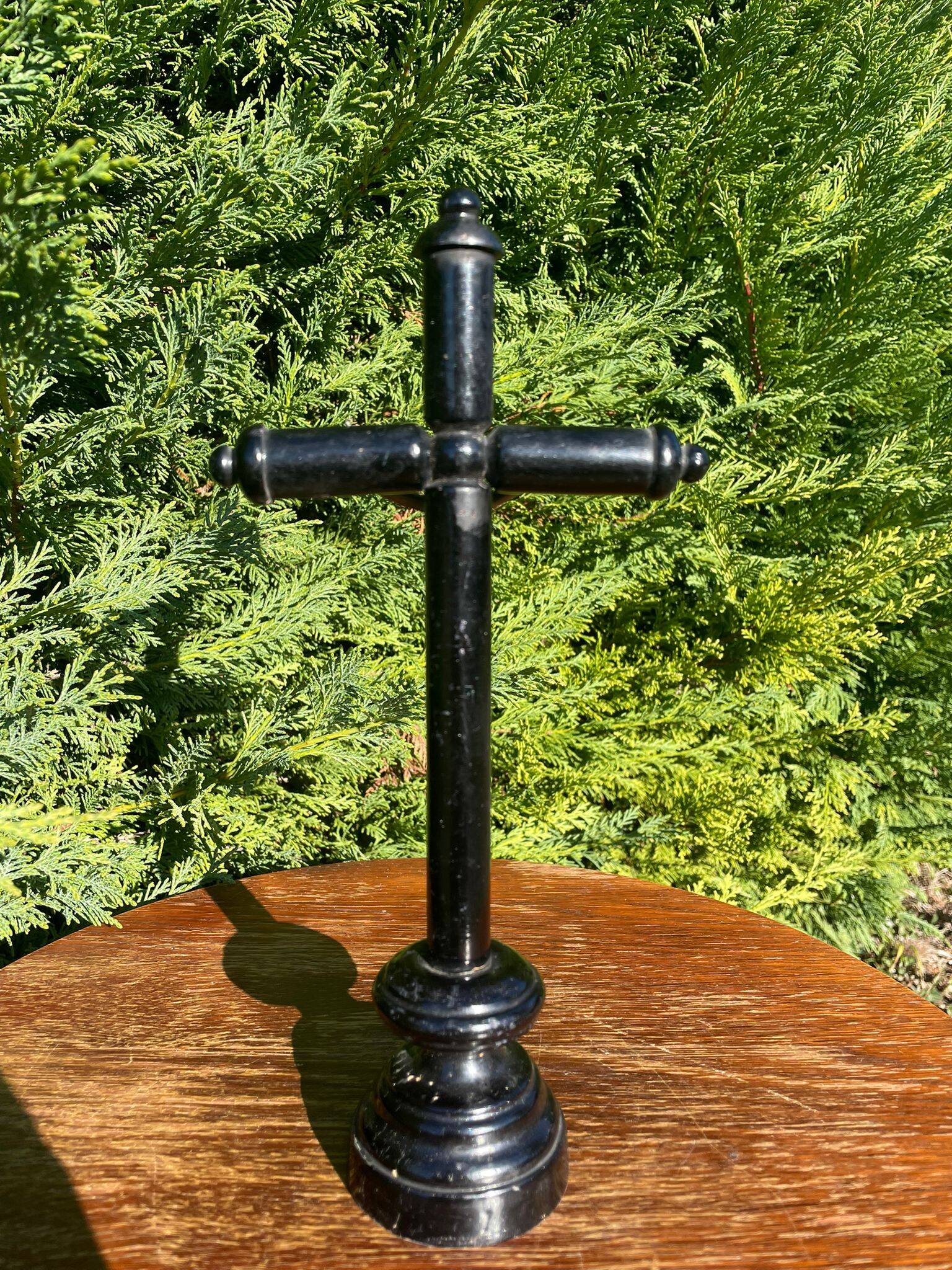 Blackened wood crucifix on base (26 cm)