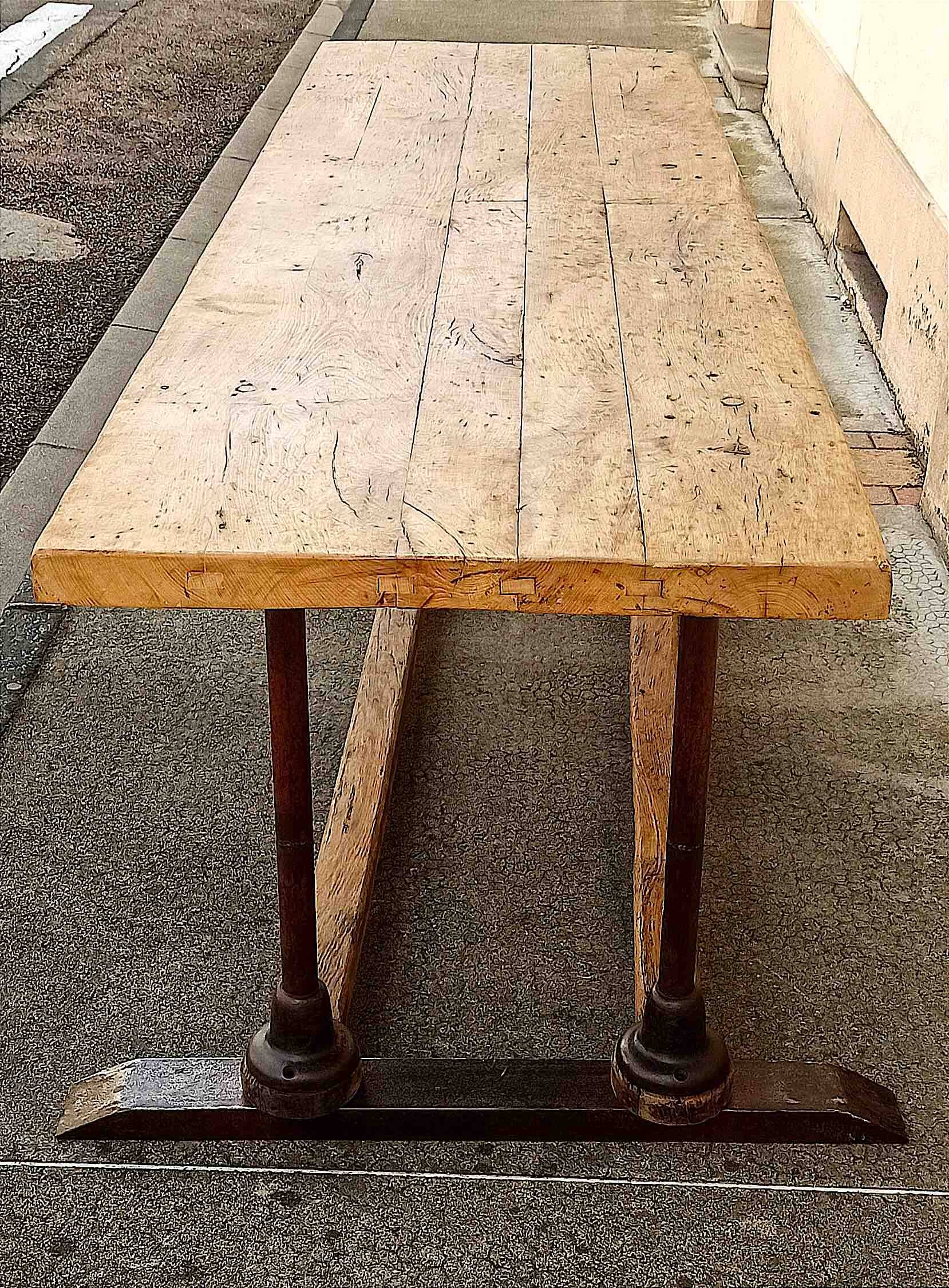 Table d'atelier ou table à manger Longueur 2,60 m Hauteur 74,7 cl