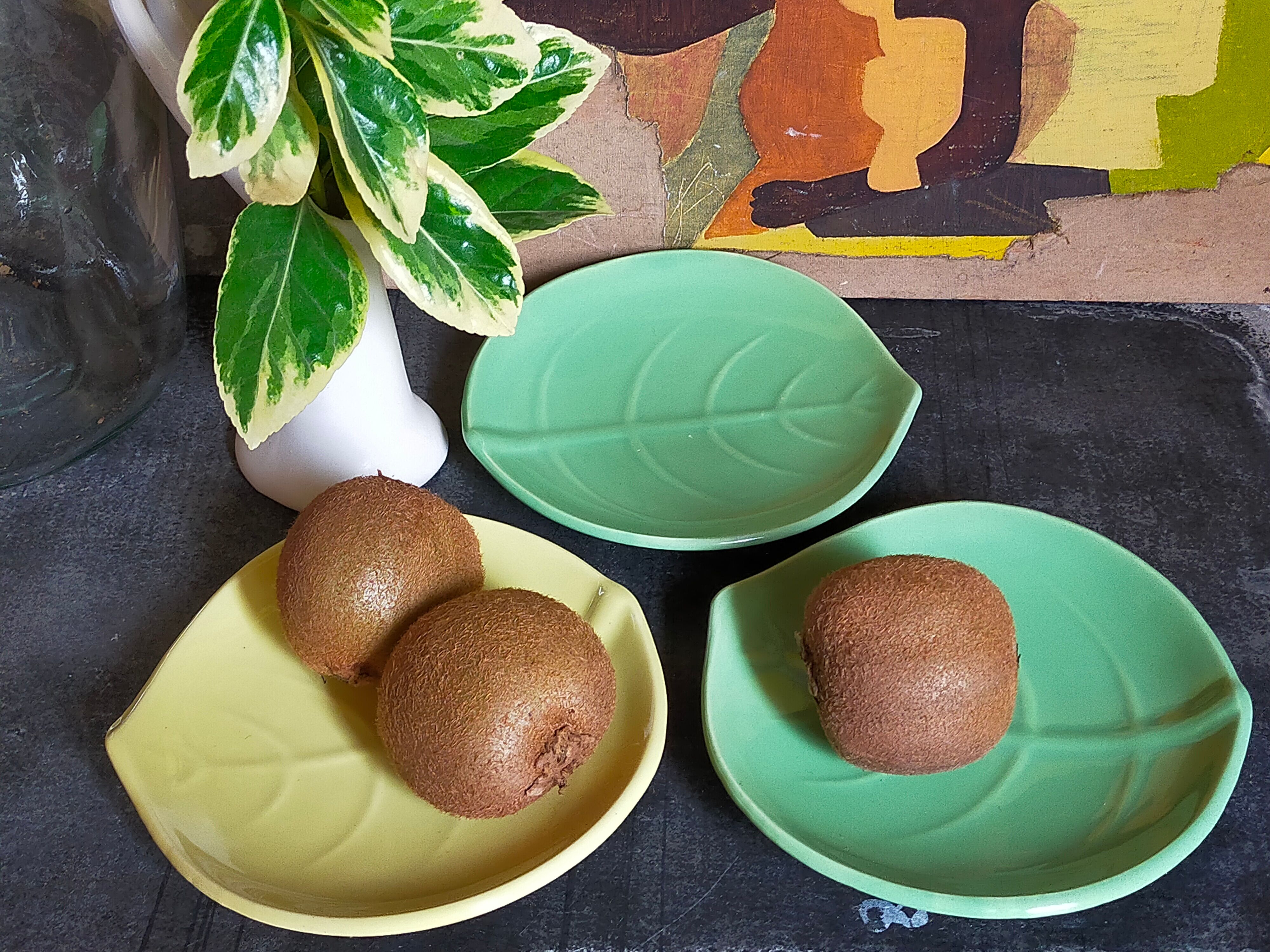 Three ceramic leaf cups 50s