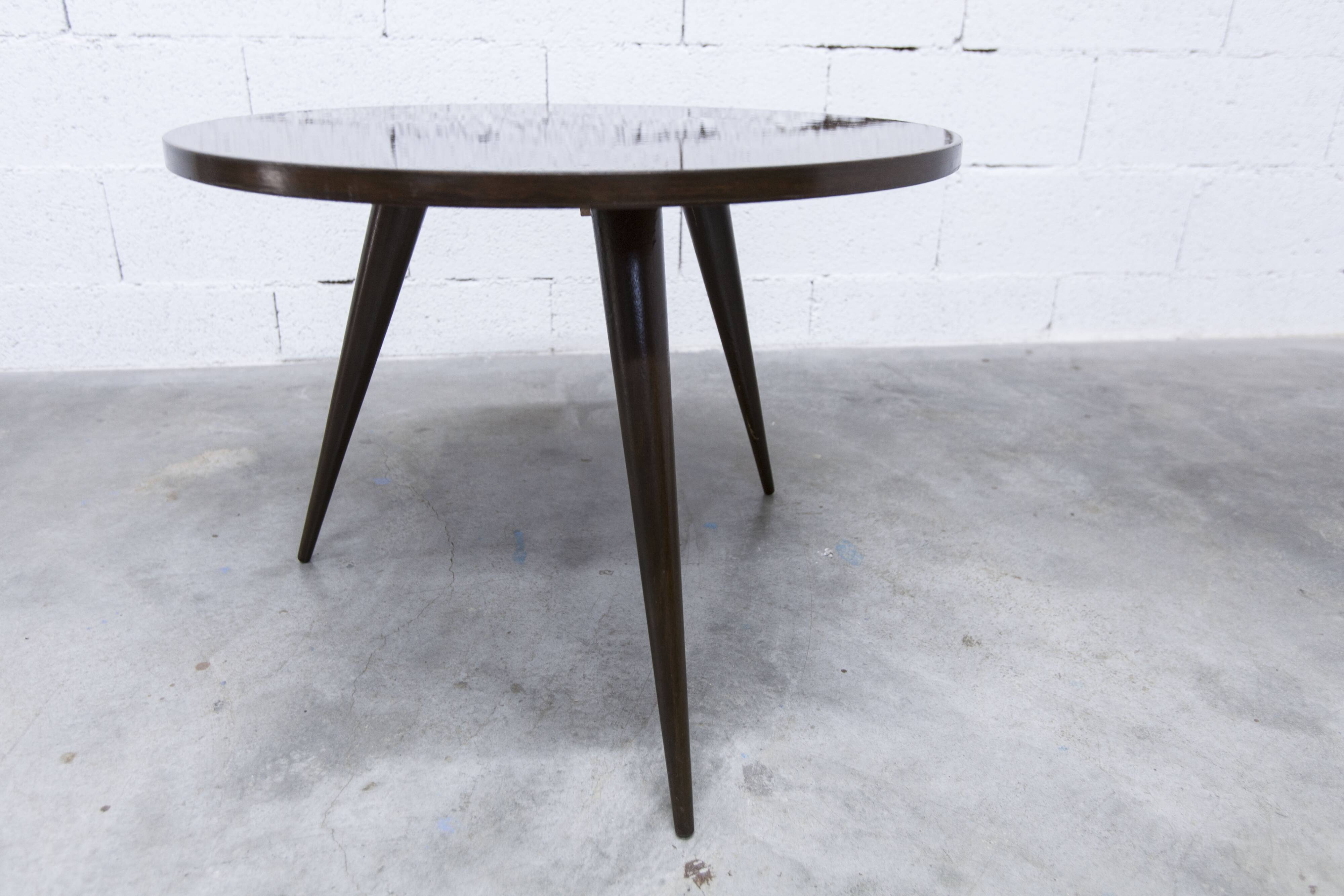 1960s Scandinavian tripod coffee table with glossy varnish in mahogany wood.