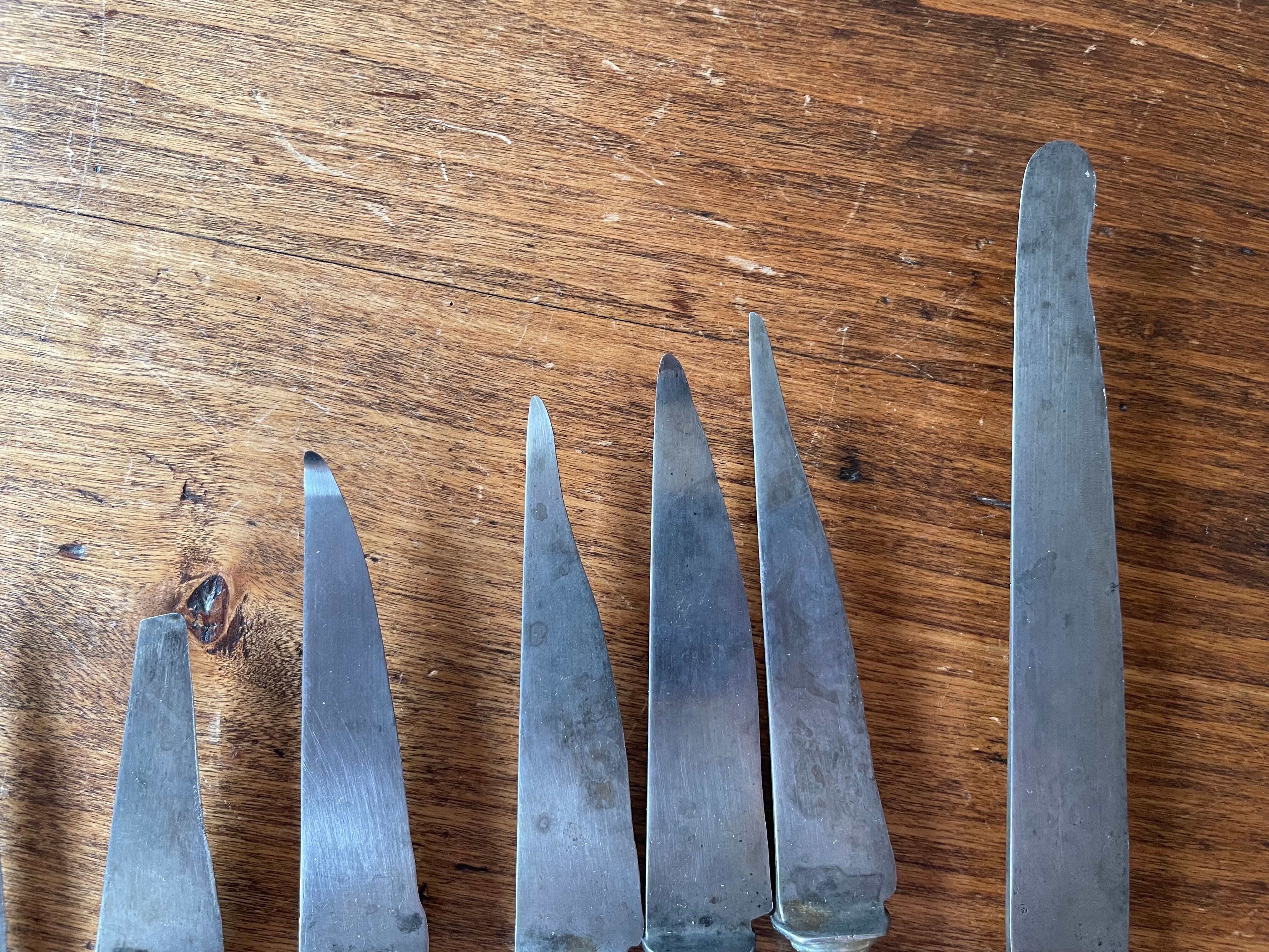 16 antique knives, horn handles