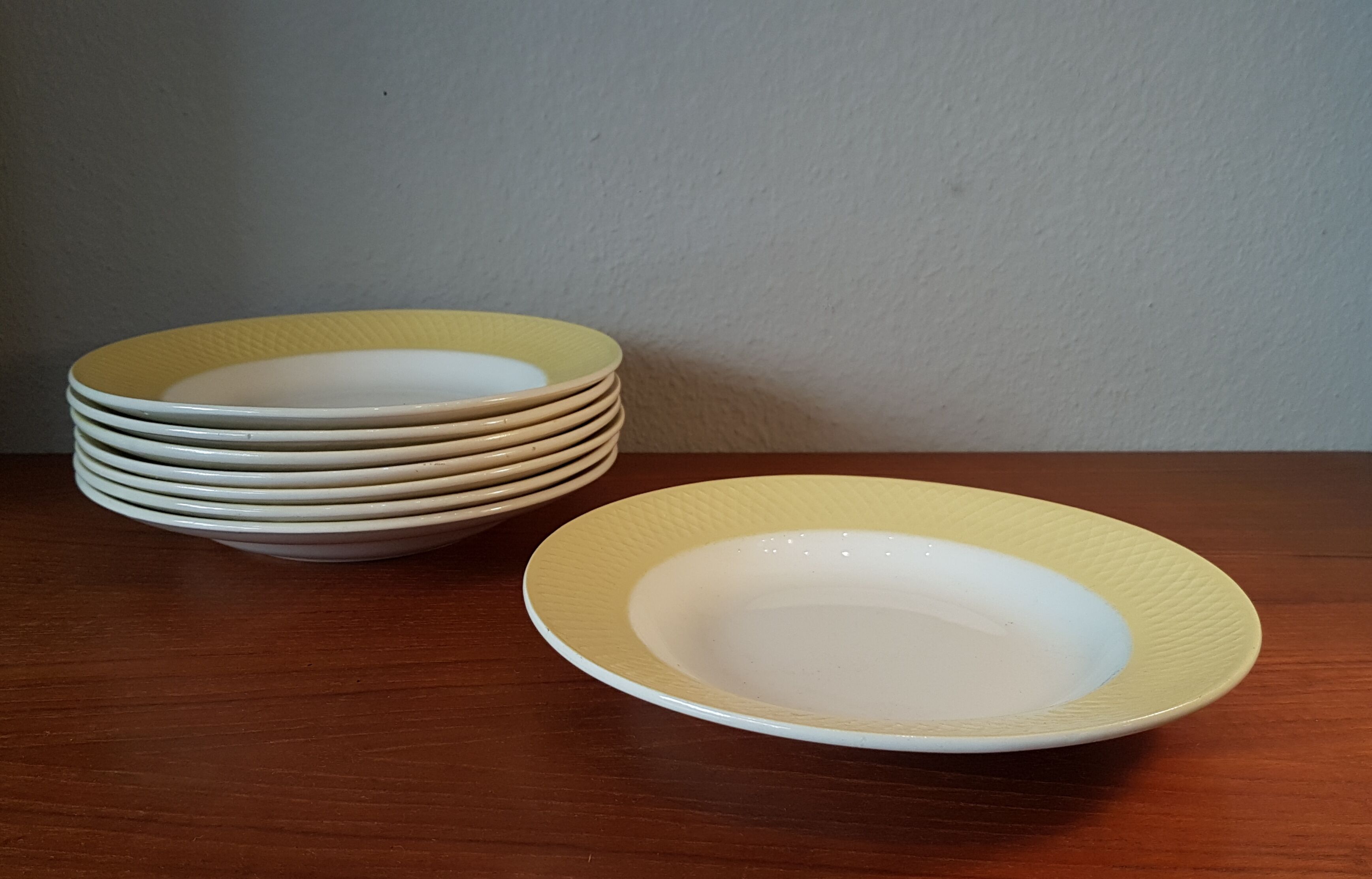 8 soup plates from the 1950s