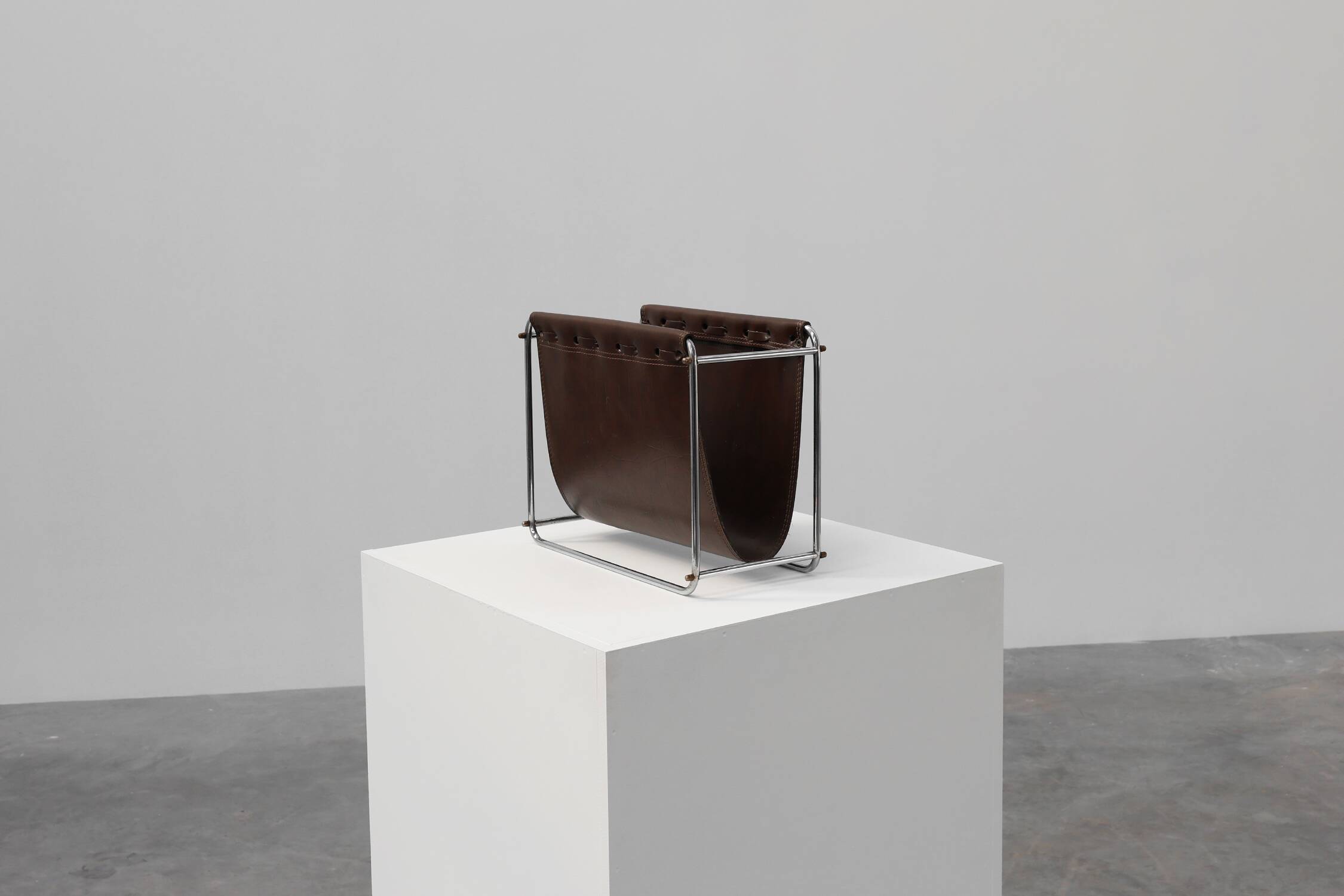 Vintage Magazine rack in chrome and faux leather, France 1960s