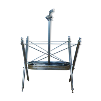 Neo-classical magazine holder