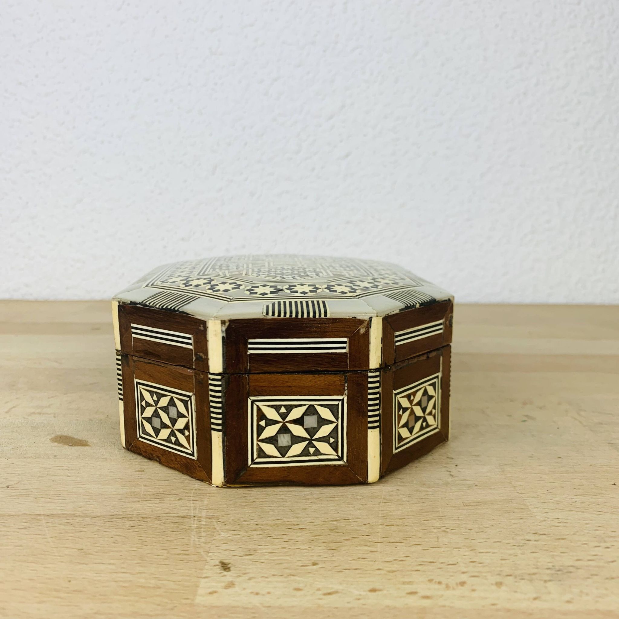 Boîte à bijou marqueterie de nacre vintage
