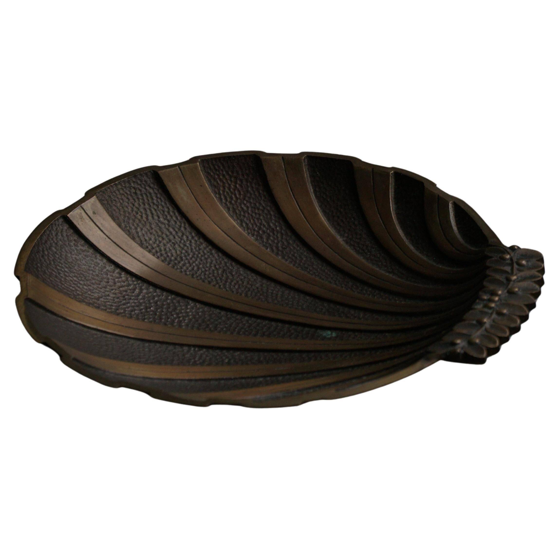 Danish Art Deco decorative shell bowl in bronze, 1930s–1940s.