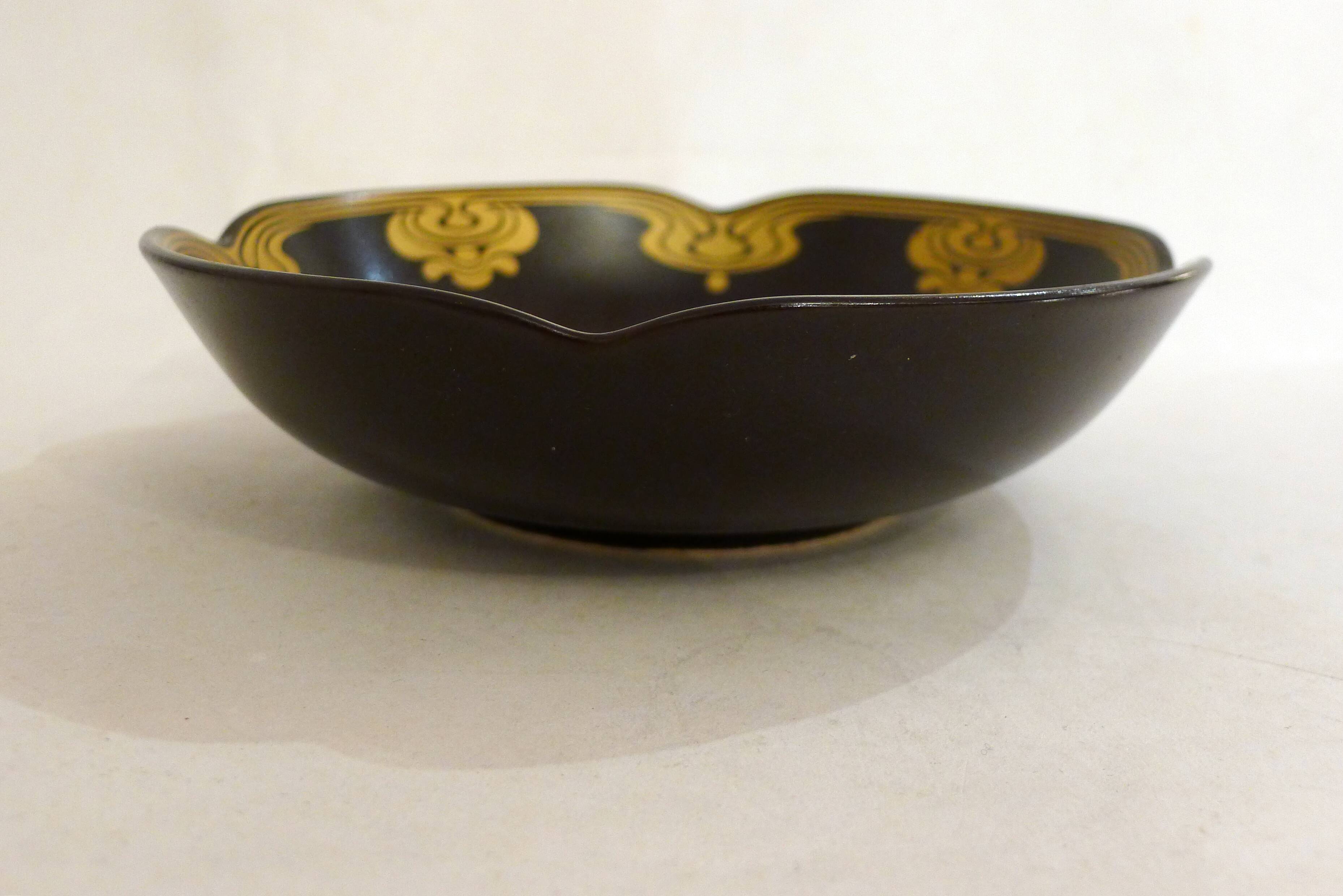 Small serving bowl plate "Bodil" by B. Wiinblad for Rosenthal 1970'
