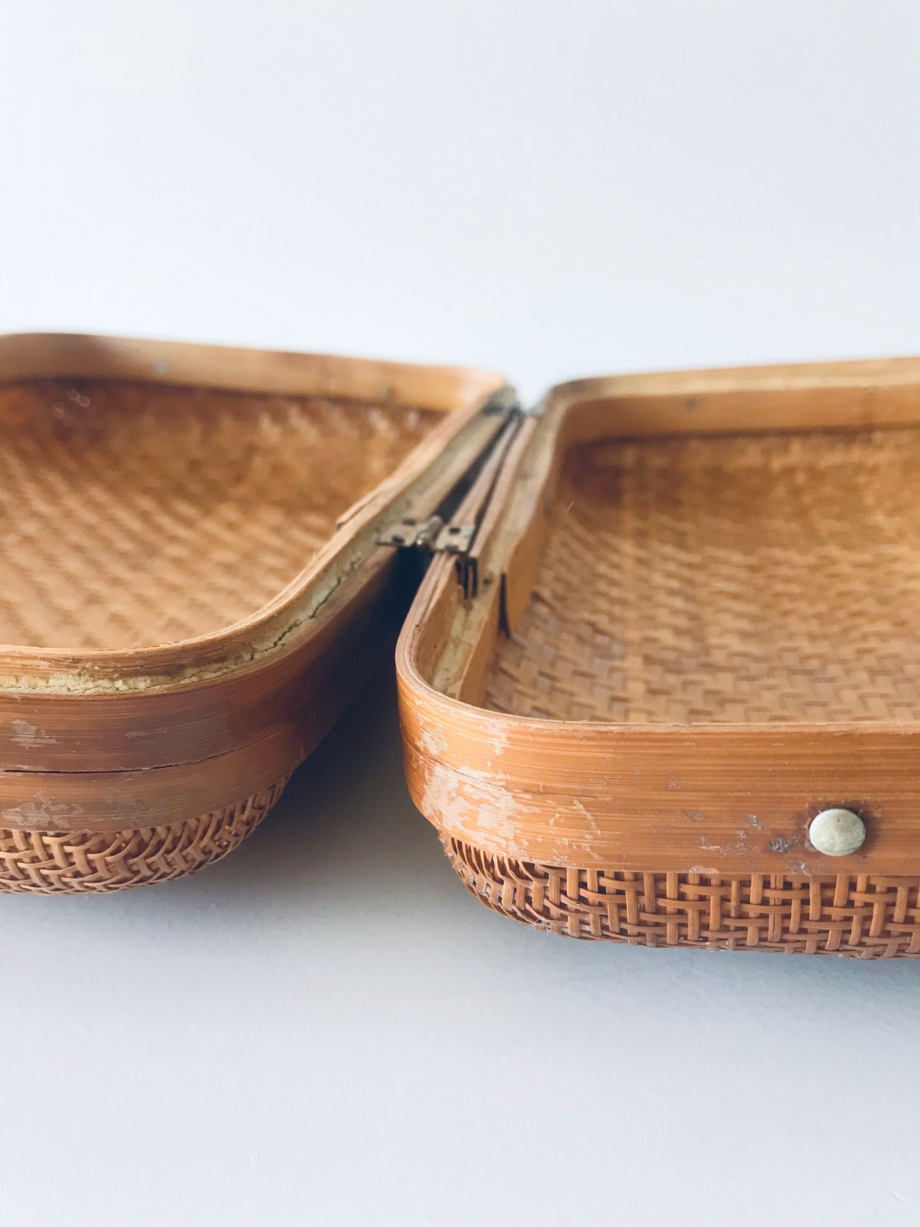 Vintage rattan valisette