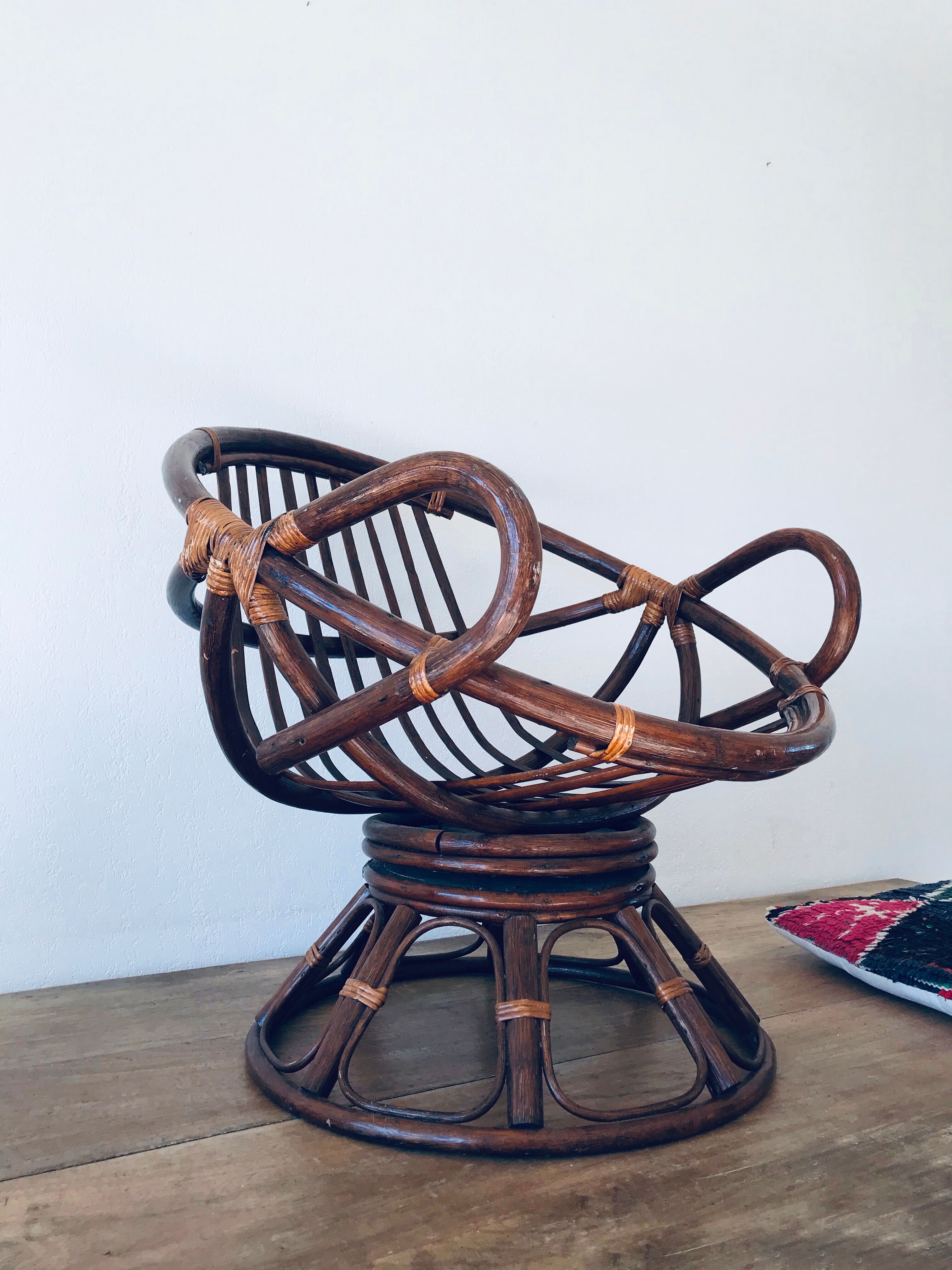 Rotating rattan chair
