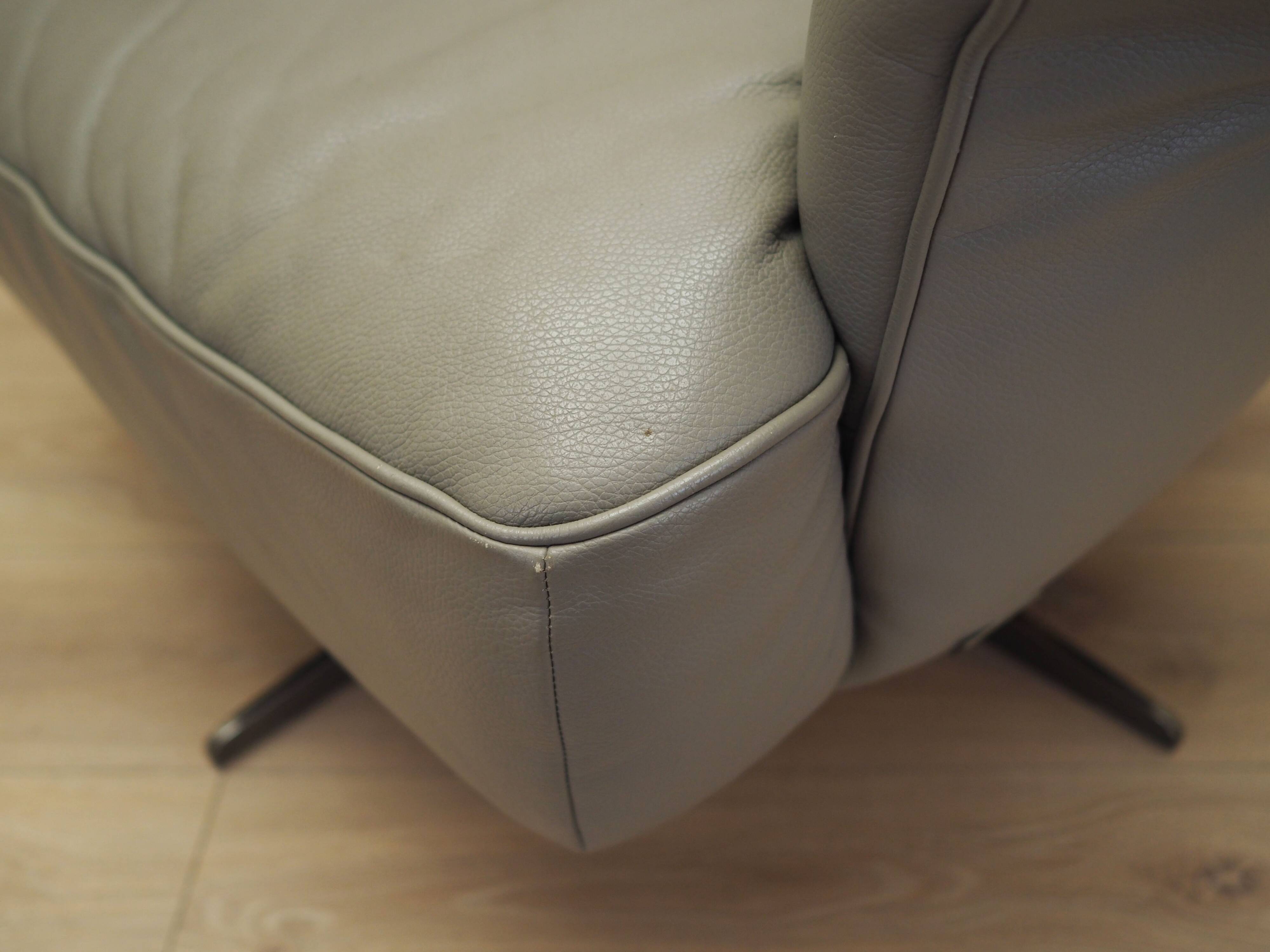 Leather swivel armchair, Italian design, 1990s, manufacture: Natuzzi