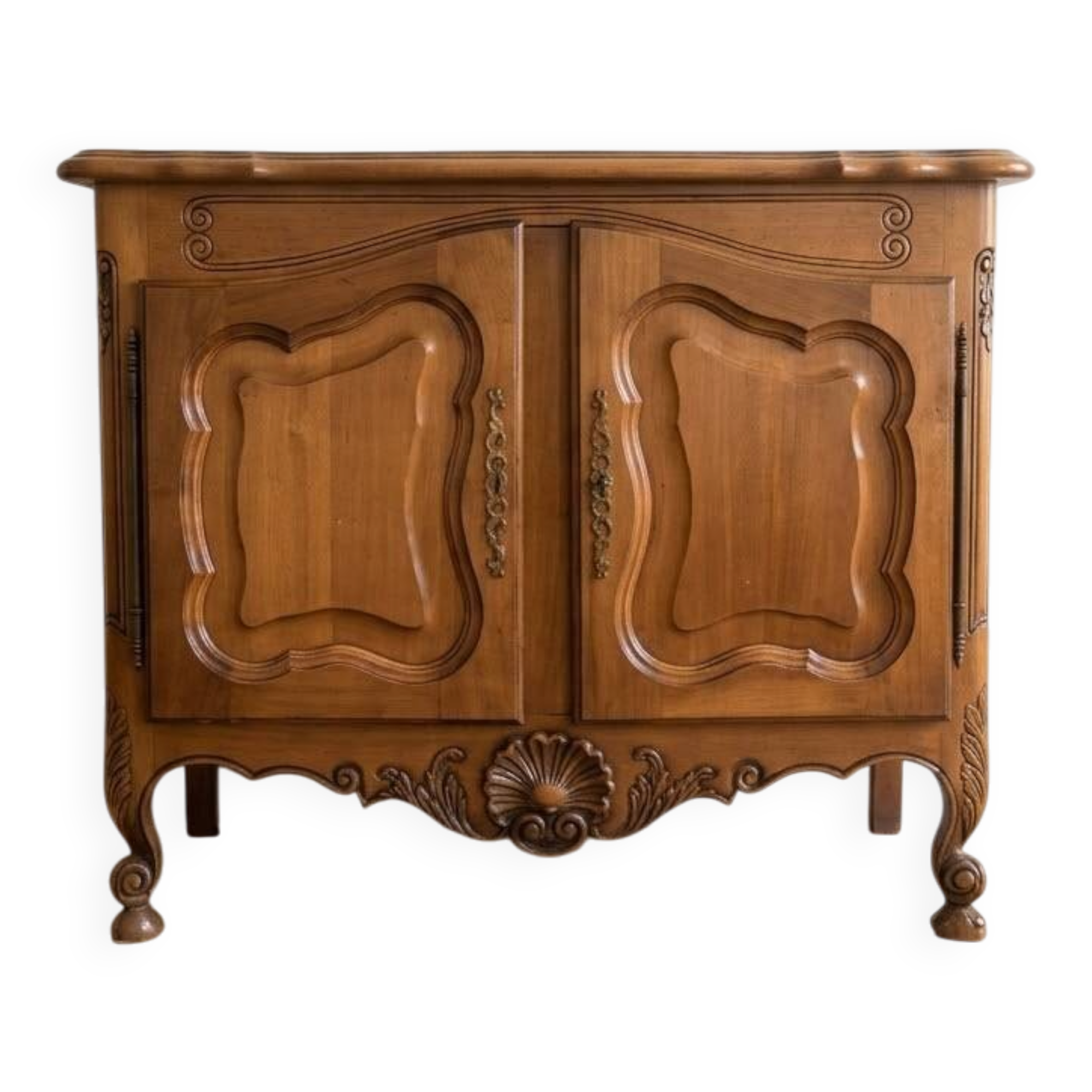 Small antique buffet in carved wood, Traditional style.