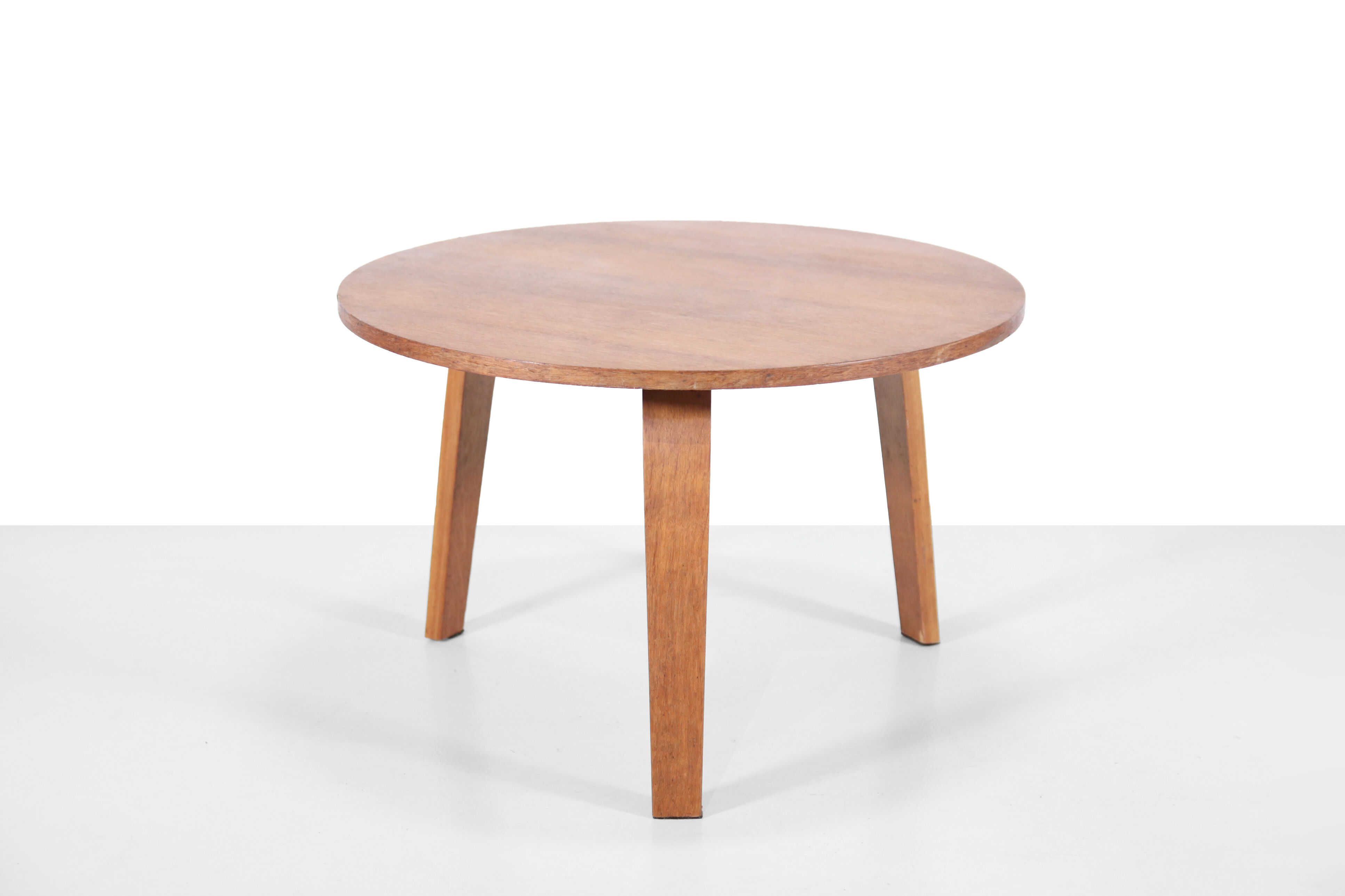Pastoe round side table by Cees Braakman in oak