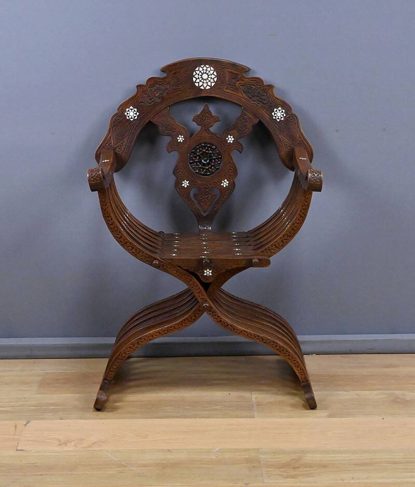 Fauteuil syrien en noyer – fin XIXe