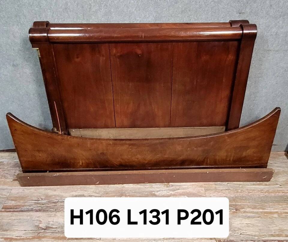Rare Empire period mahogany bed with gilt bronze profiles circa 1800
