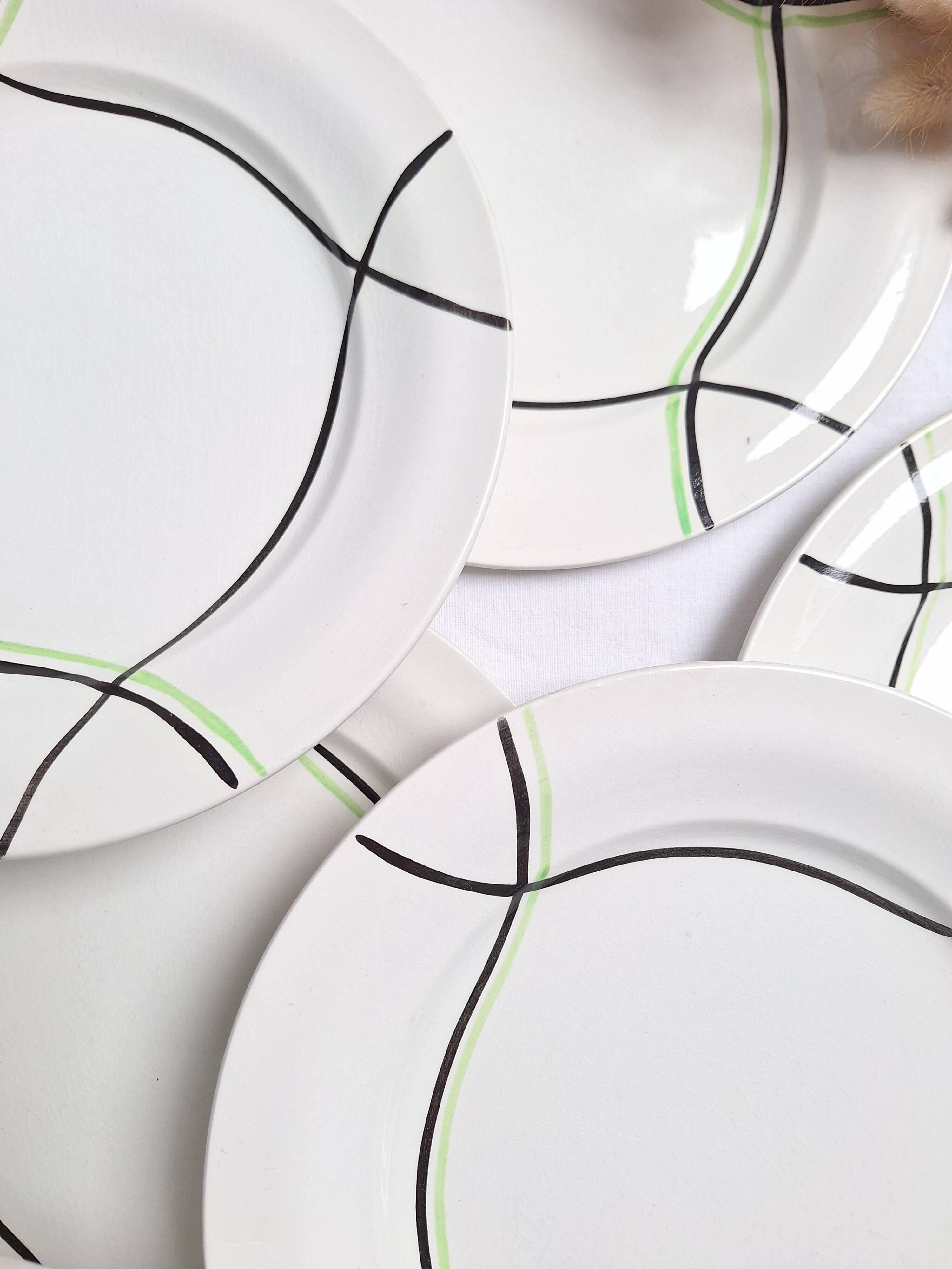 Flat plates St Amand model Bayonne white, green and black.