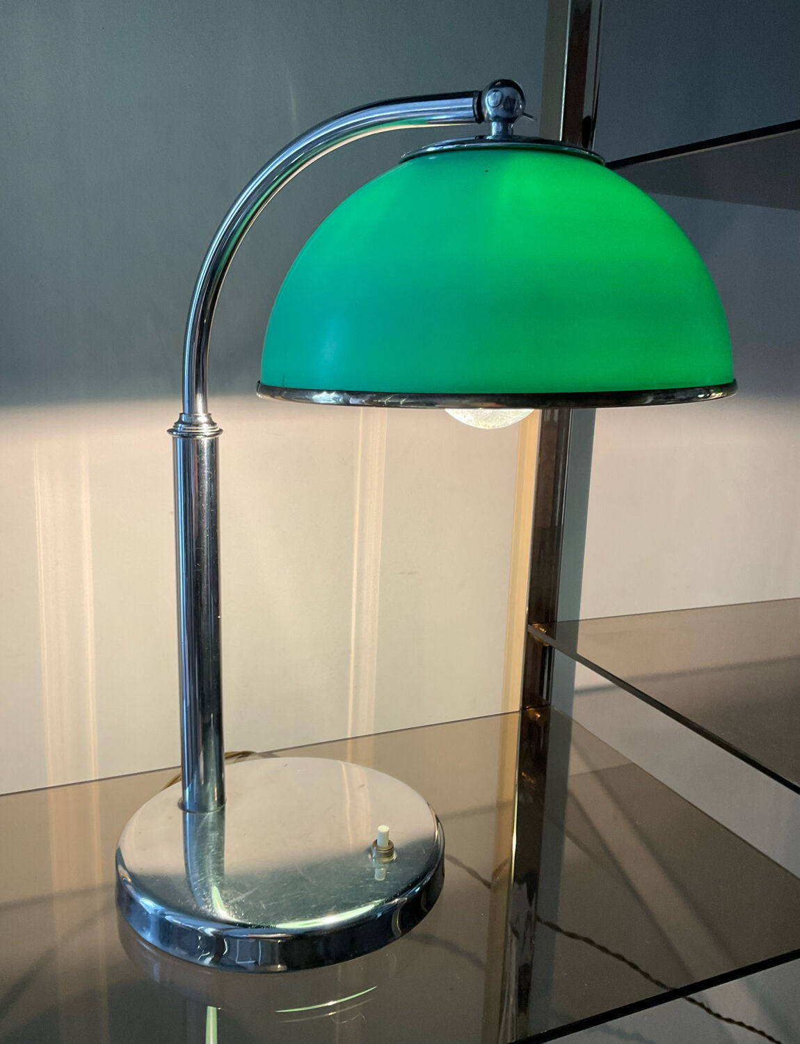 Bauhaus hinged lamp in backelite from the 30s-40s