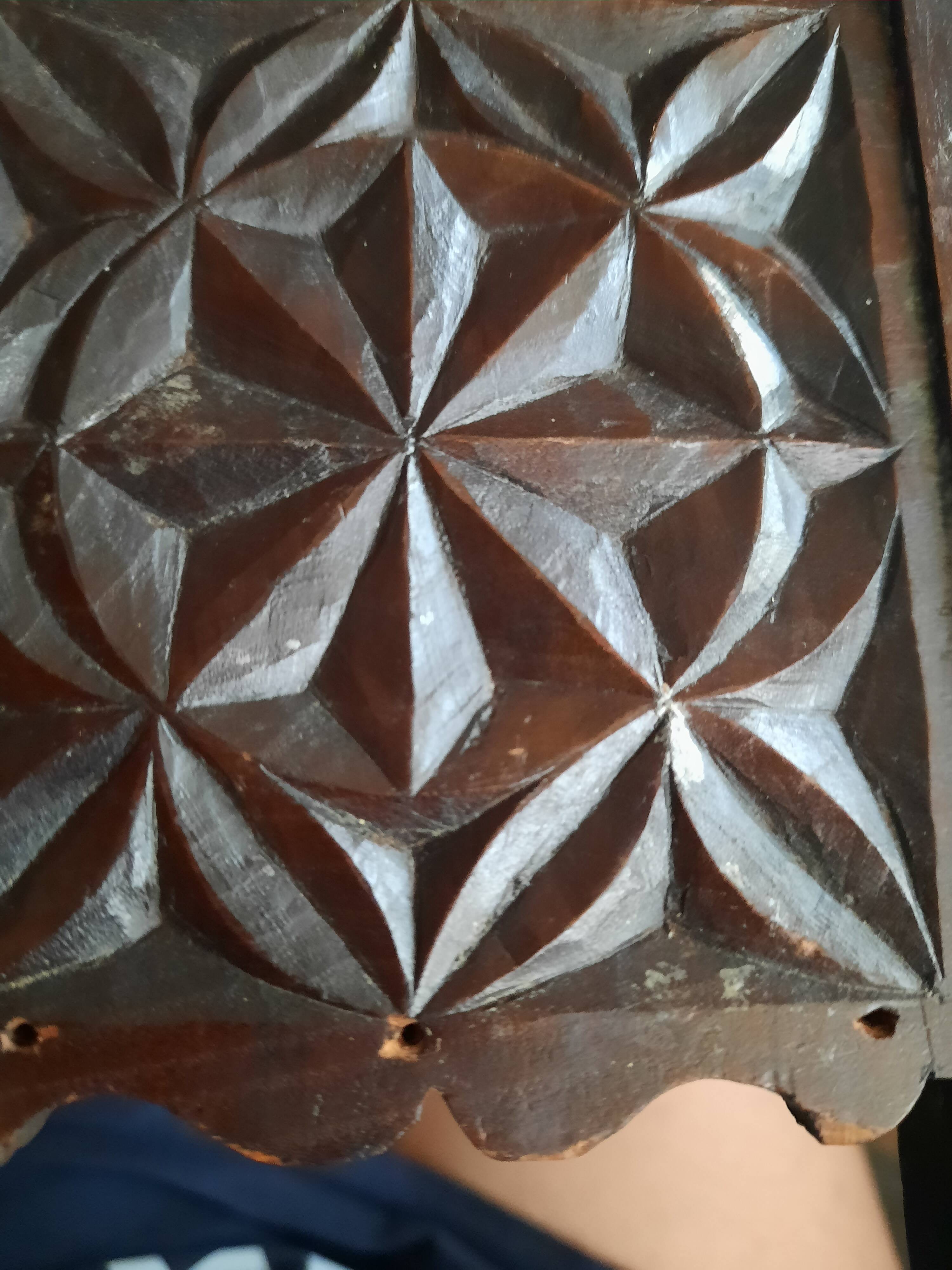 Coffret en bois sculpté