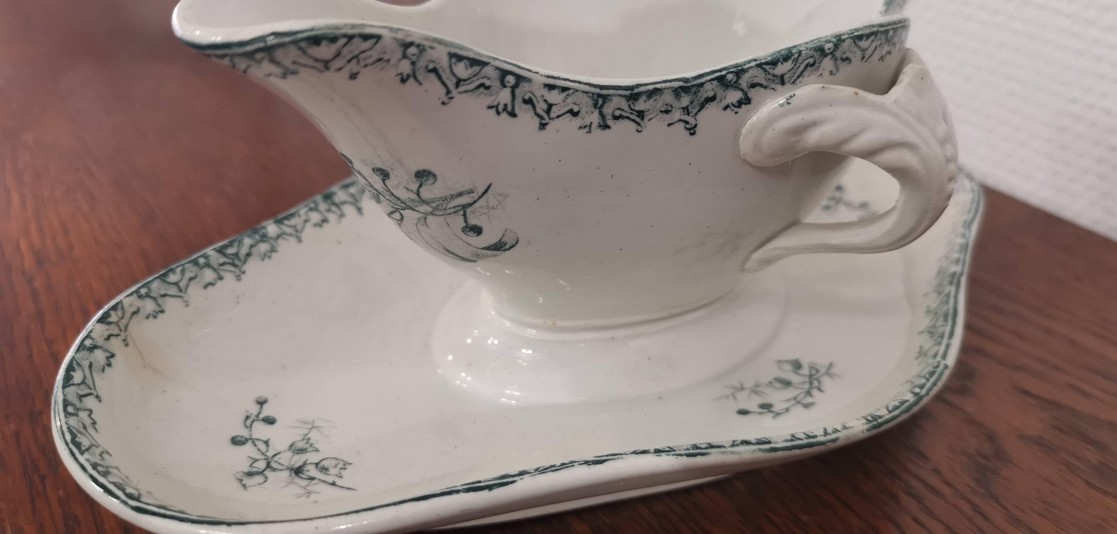 Gravy boat on pedestal with handles Terre de fer St Amand amandinoise "lily of the valley"