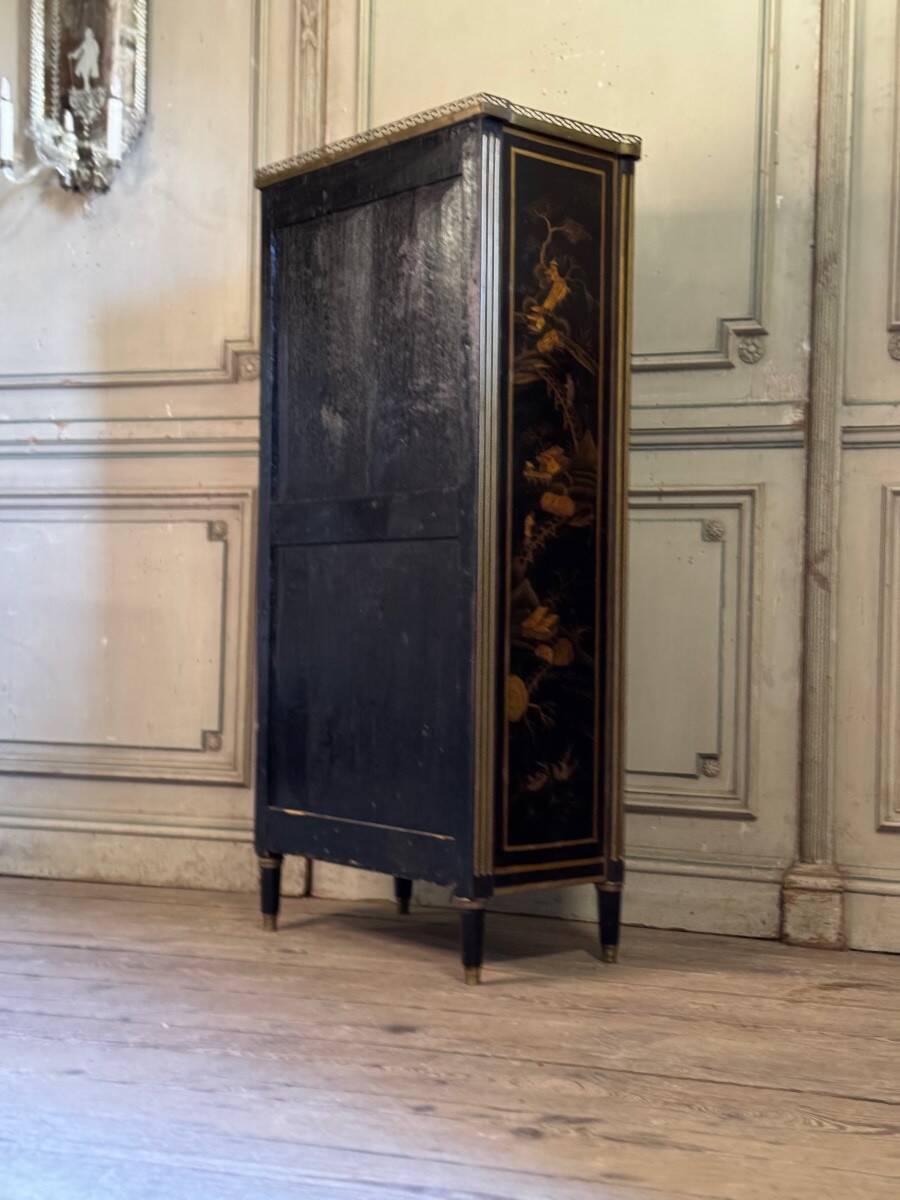 Pair of Louis XVI Weekly Tables in Black and Gold Lacquer, 18th Century
