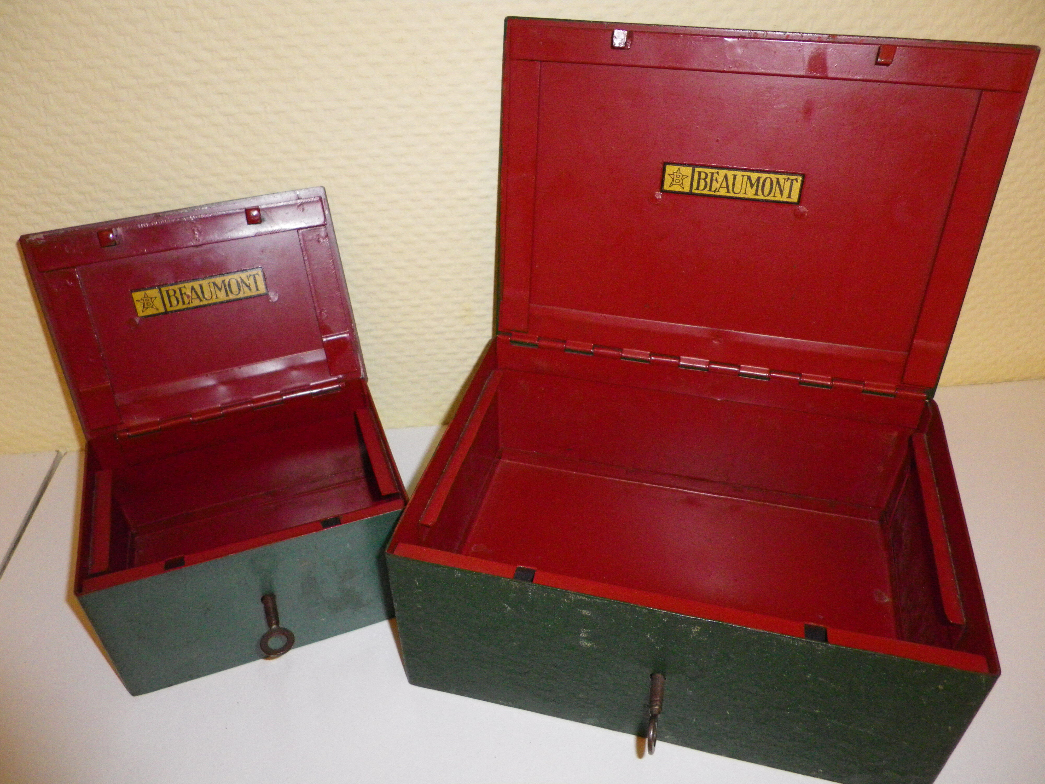 2 crates safes Beaumont - 1950s
