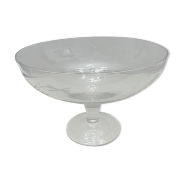 Coupe en verre ciselé