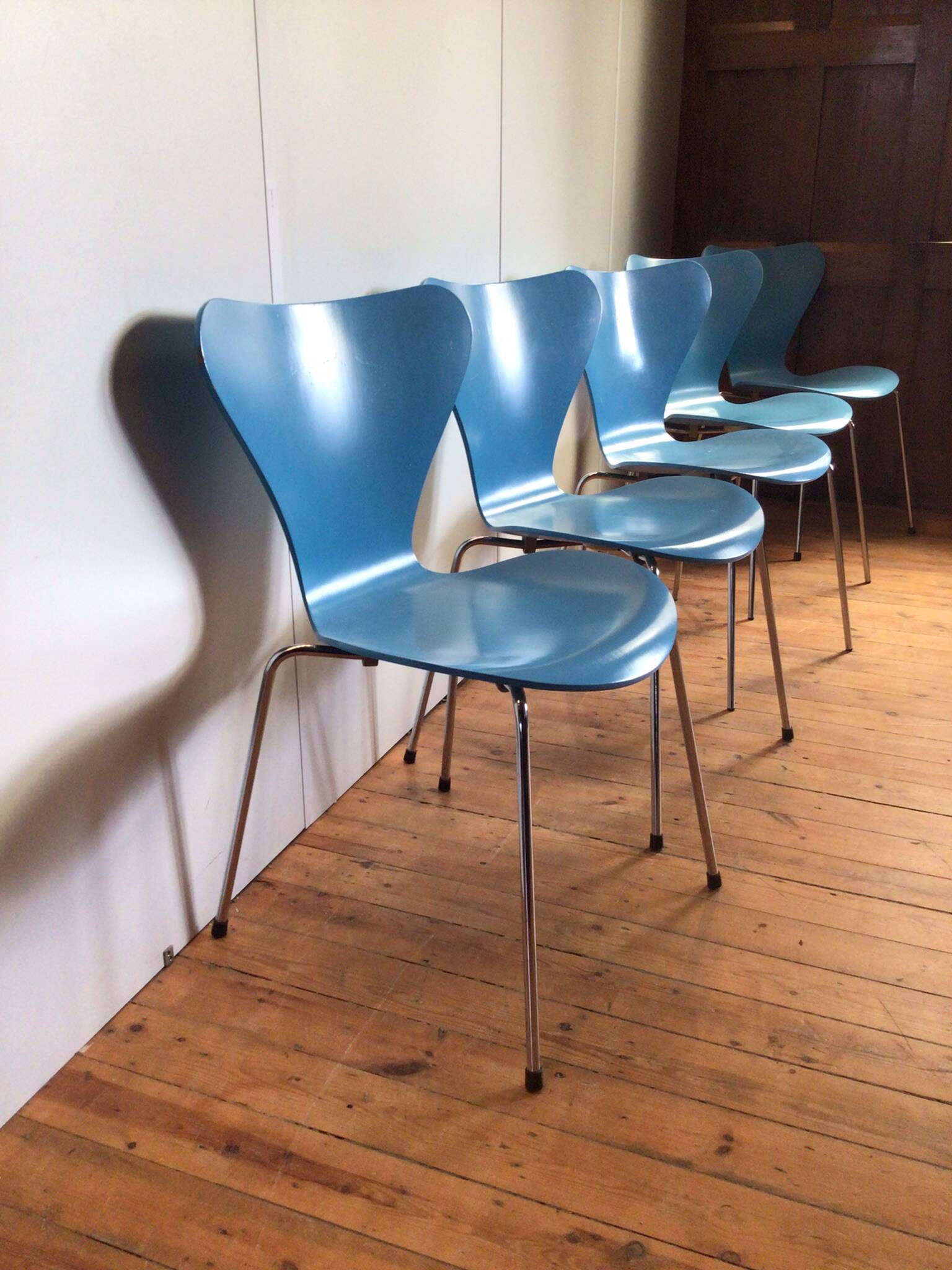 Fritz Hansen "series 7" butterfly chair