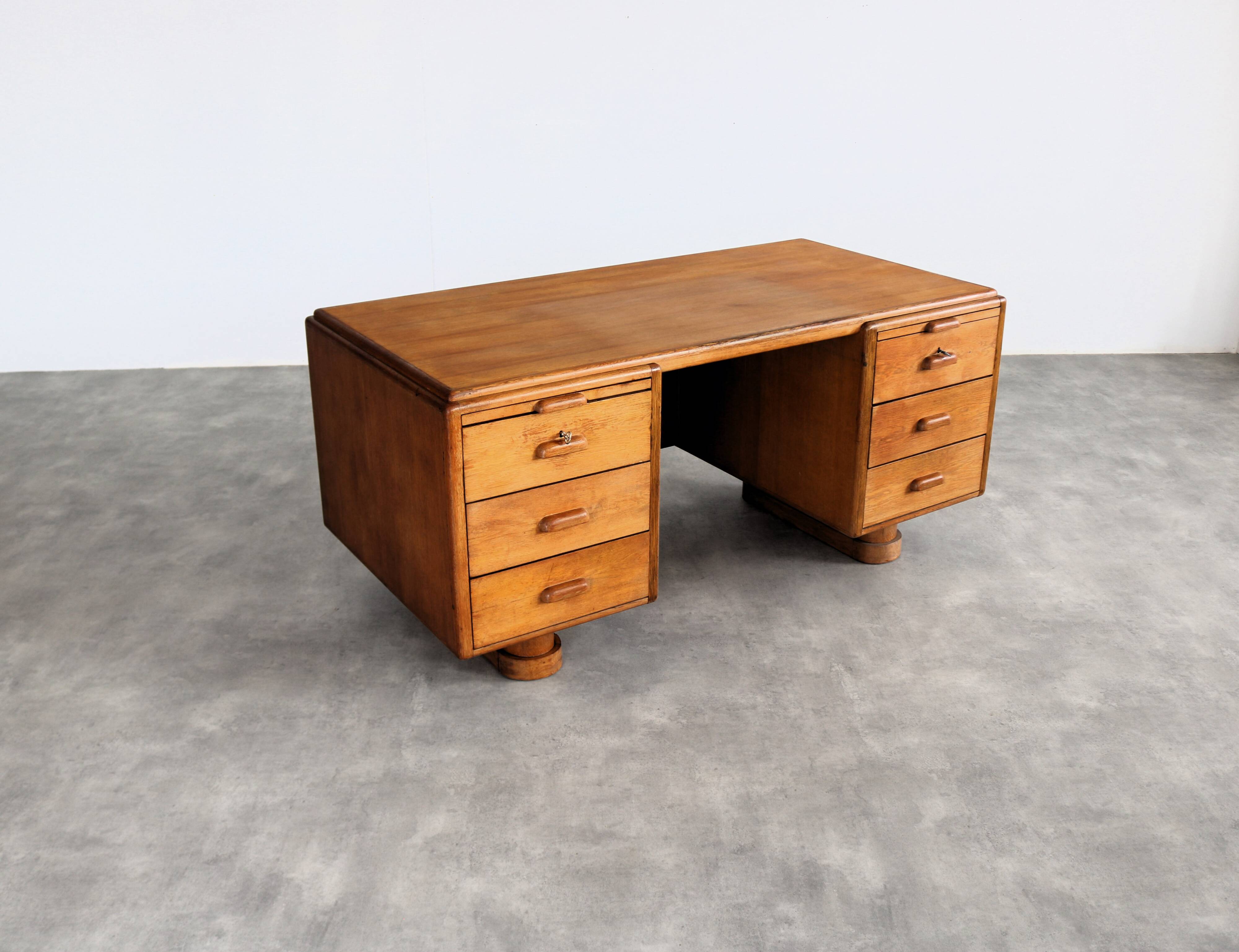 Art deco desk