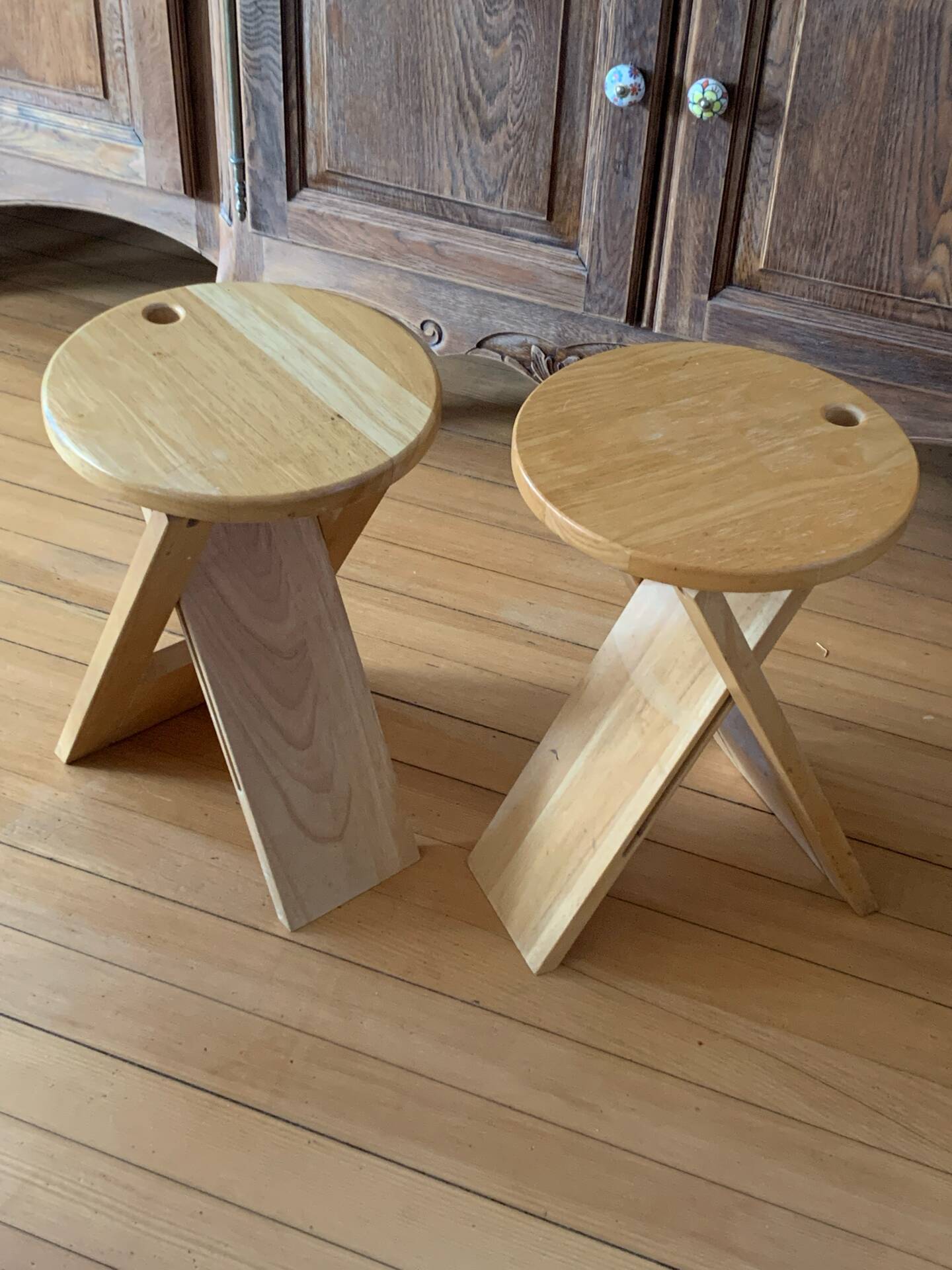 Paire de tabourets pliants "Suzy" – Adrian Reed (Années 80)