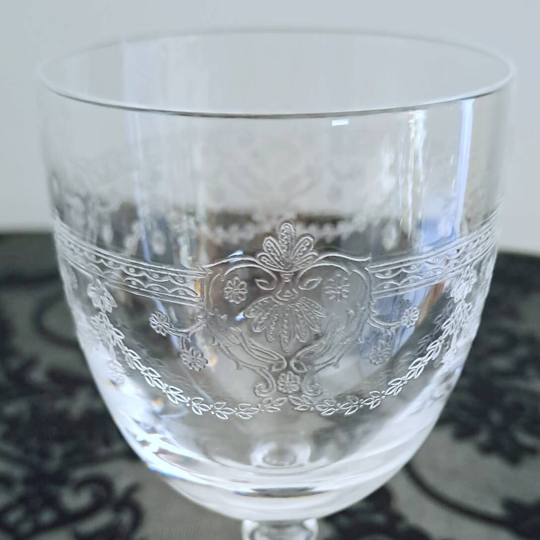Set of 6 crystal glasses and a carafe
